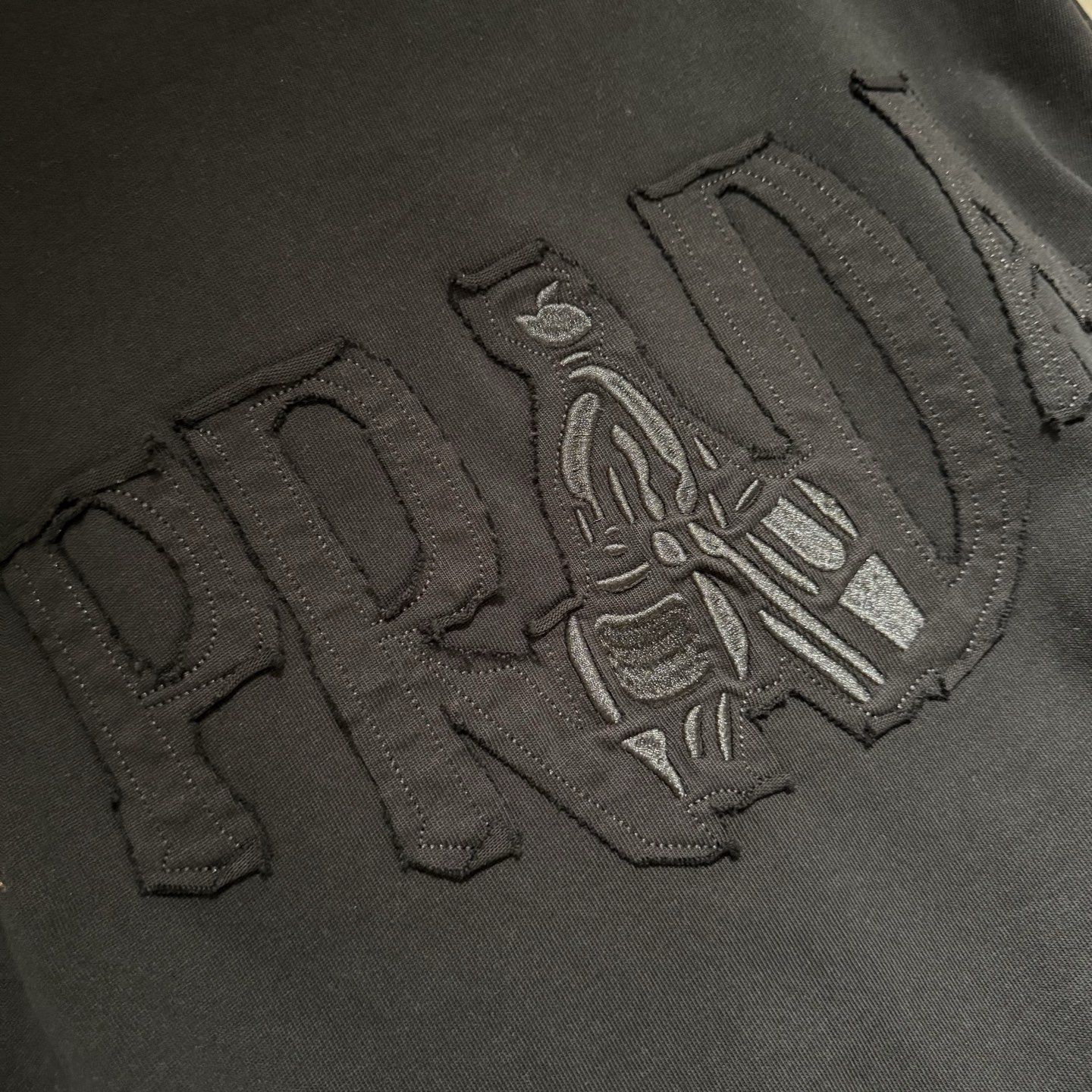 【严控品质】PRADA普拉达新款贴布绣半袖T恤 重磅340克双纱面料 前幅立体绣 后幅贴布绣 满满潮流元