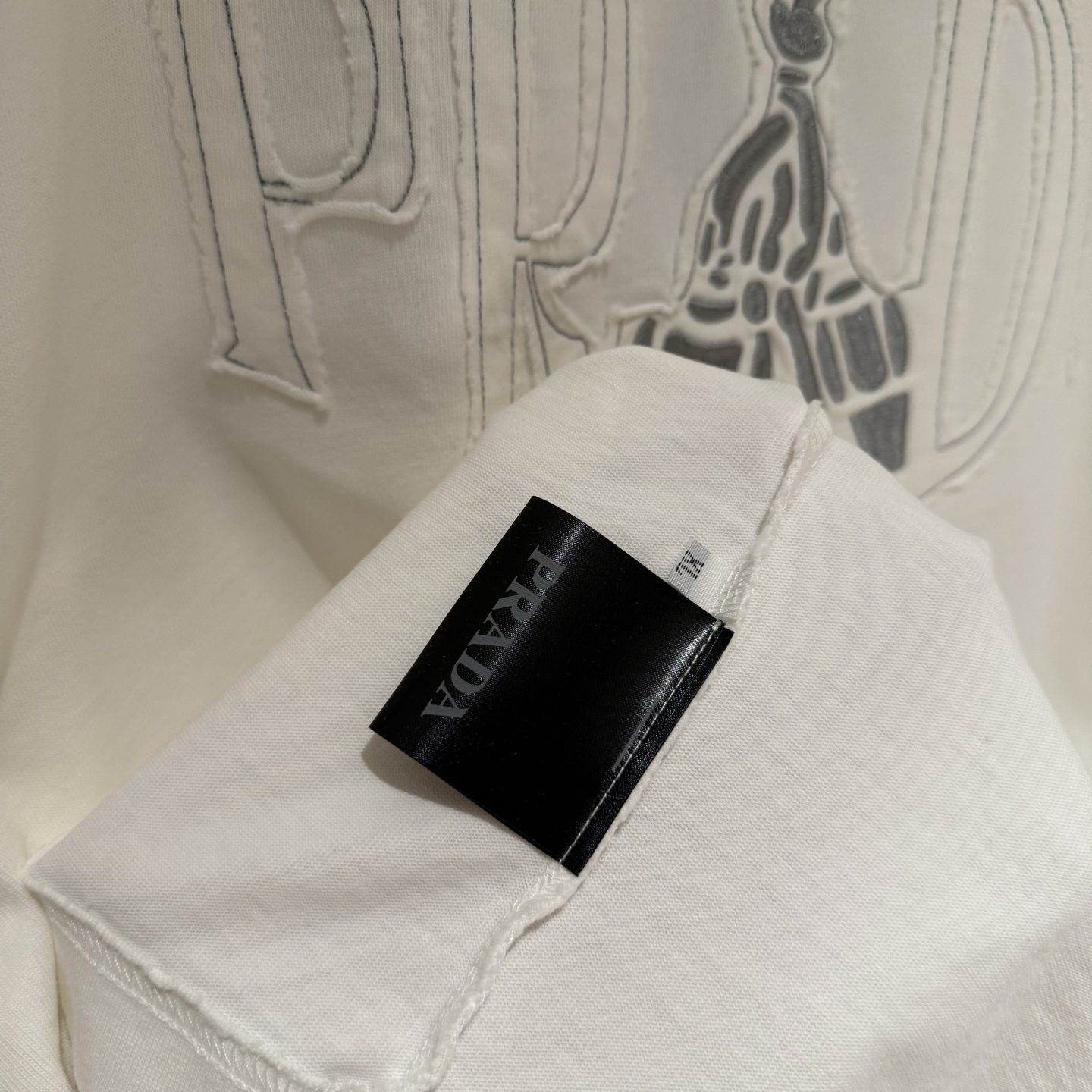 【严控品质】PRADA普拉达新款贴布绣半袖T恤 重磅340克双纱面料 前幅立体绣 后幅贴布绣 满满潮流元