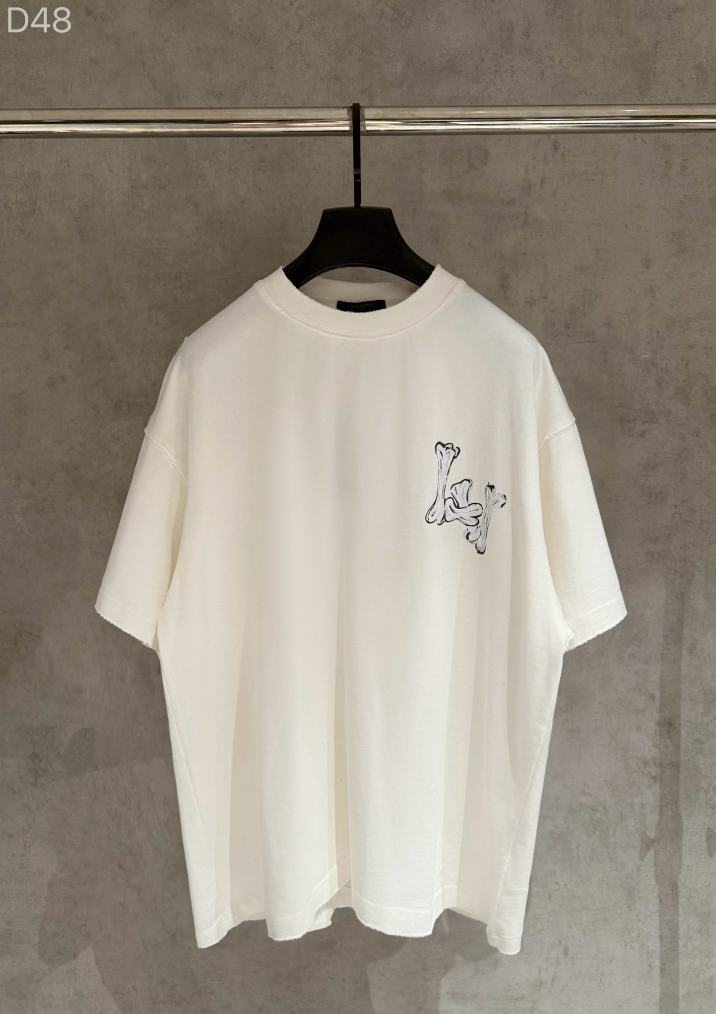P105 [Estricto control de calidad] Nueva camiseta pintada a mano de LV Louis Vuitton. Tejido pesado de doble hilo de 34…