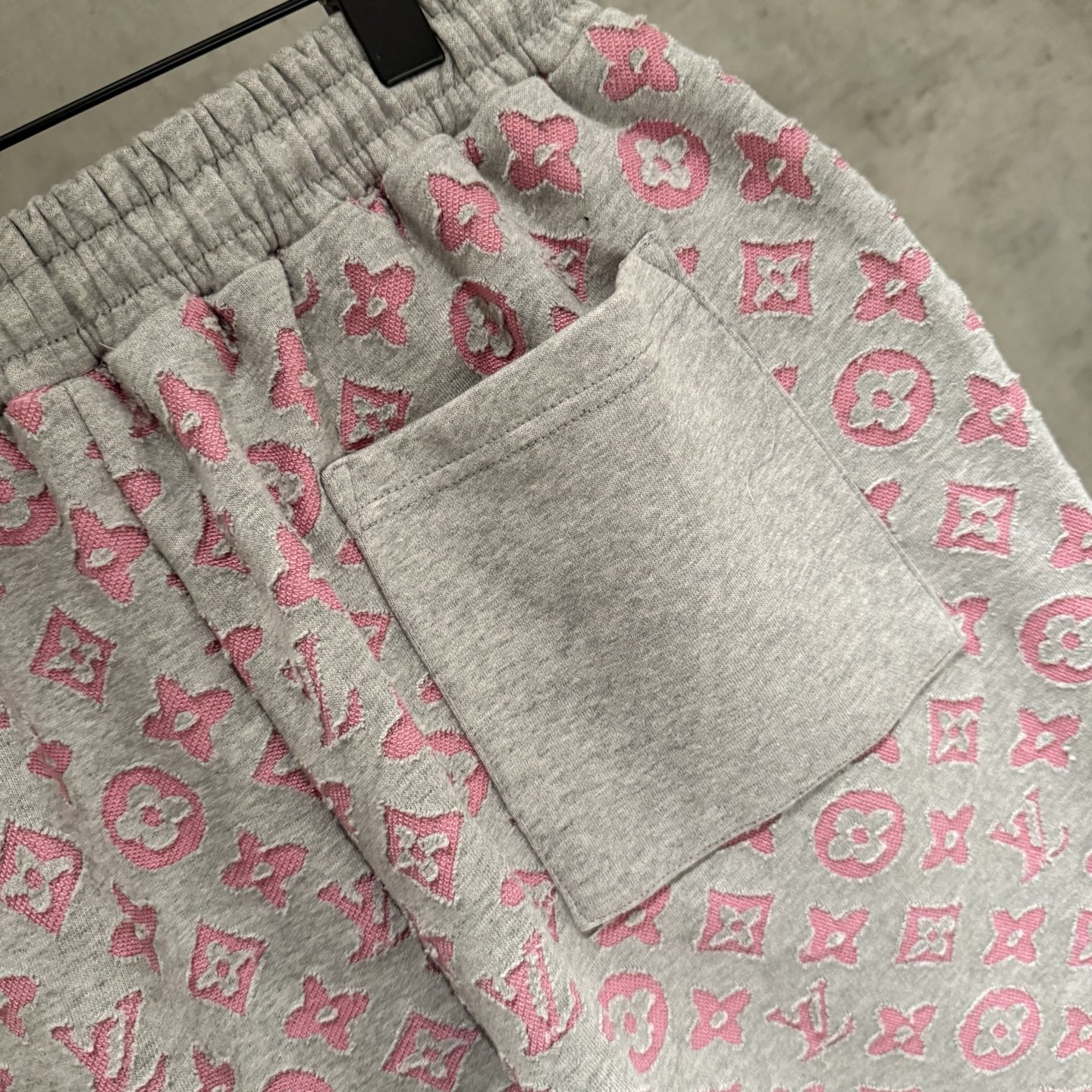 Unknown 严控品质Lv陆易新品烧花短裤
