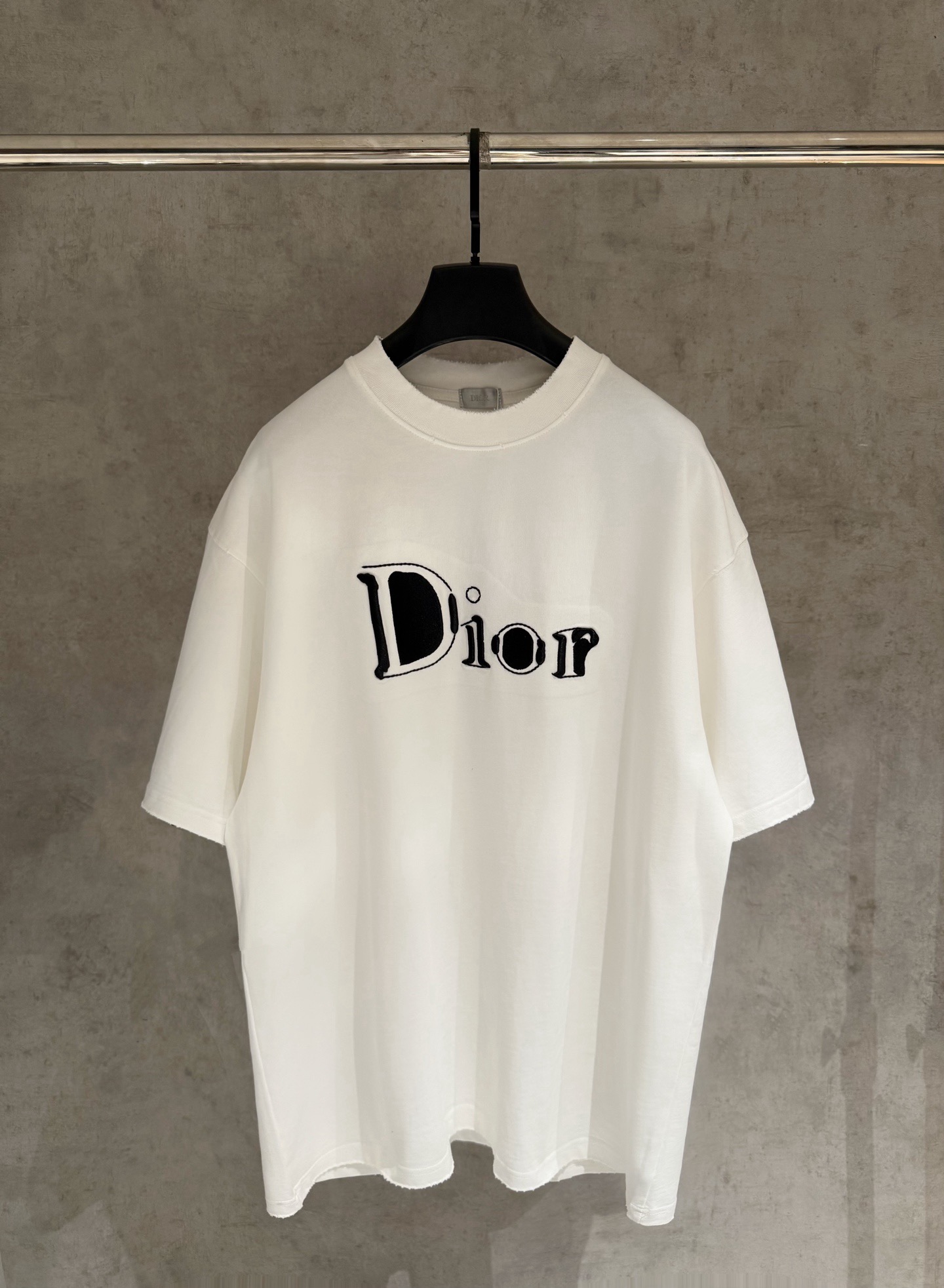 P130 [Estricto control de calidad] La nueva camiseta de media manga con parches bordados de Dior. Tejido pesado de dobl…