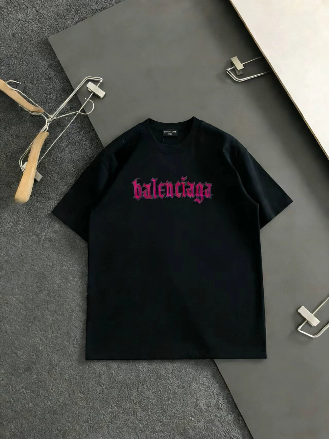 P75 ⚜️Balenciag*Paris* camiseta nueva. ¡25s mismo estilo para hombres y mujeres! Diseño de impresión de letras góticas …
