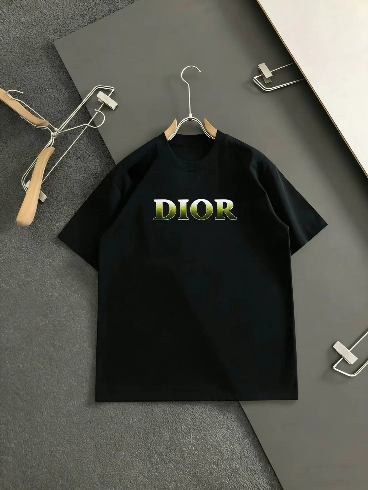 P90 Dior➡️Dior 25ss camiseta de cuello redondo de manga corta de nuevo estilo de principios de primavera con letras, mi…