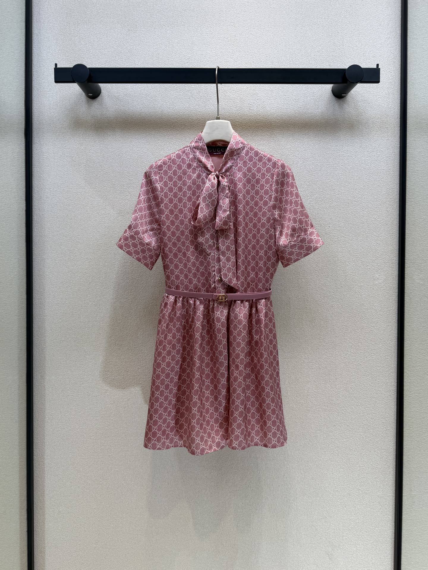 루이비통 여성 핑크 로고 플라워 벨트 프릴 A라인 반팔 원피스 레플리카 45850 Louis Vuitton Women Dress