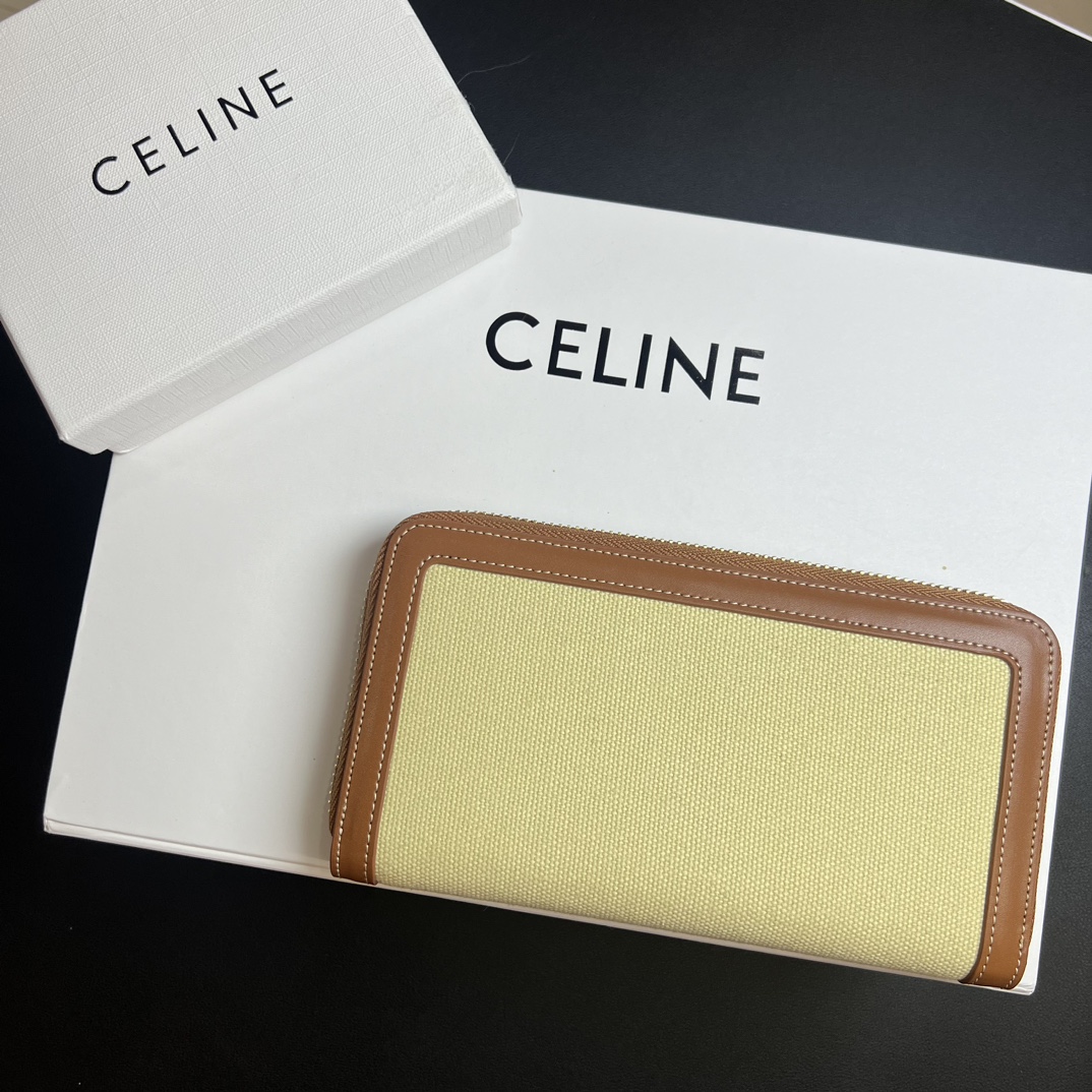 
💎 升级原版 🇫🇷 𝗖𝗘𝗟𝗜𝗡𝗘  
CELINE 二层牛皮 非超迁  原单工厂出品 💎 
TRIOM