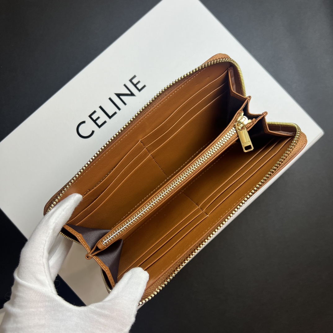 
💎 升级原版 🇫🇷 𝗖𝗘𝗟𝗜𝗡𝗘  
CELINE 二层牛皮 非超迁  原单工厂出品 💎 
TRIOM