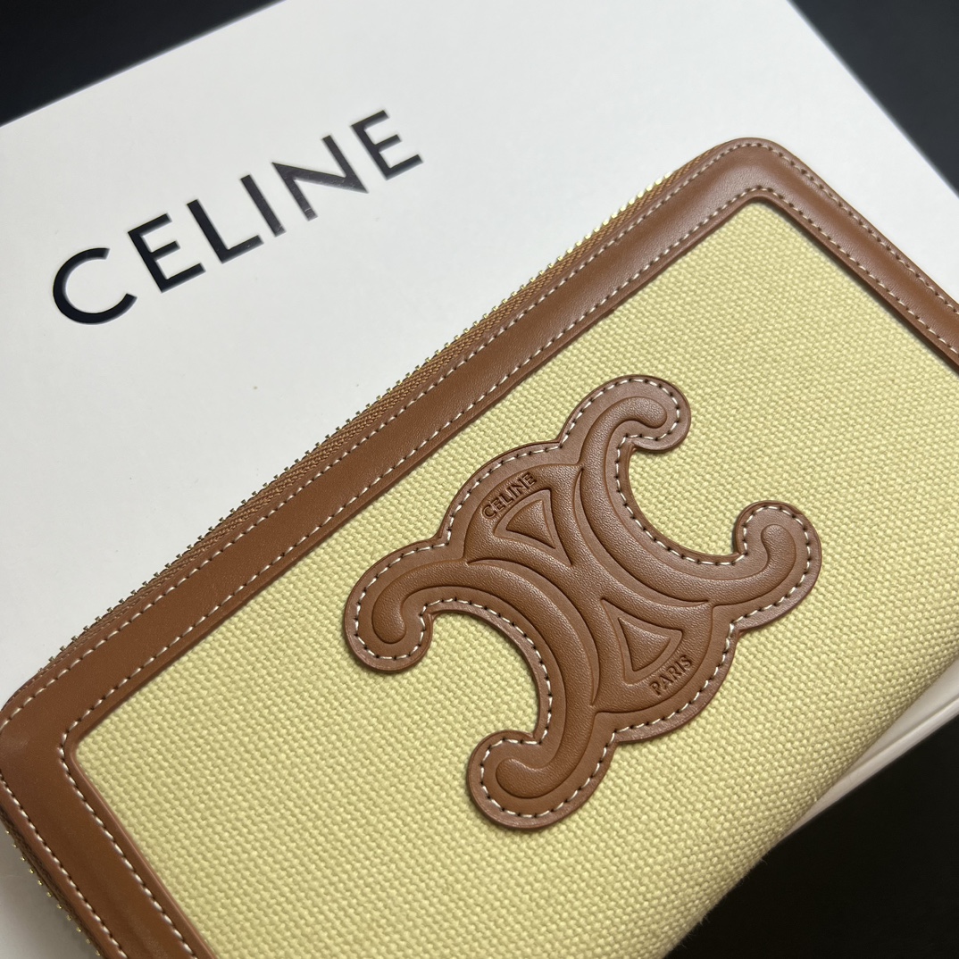 
💎 升级原版 🇫🇷 𝗖𝗘𝗟𝗜𝗡𝗘  
CELINE 二层牛皮 非超迁  原单工厂出品 💎 
TRIOM