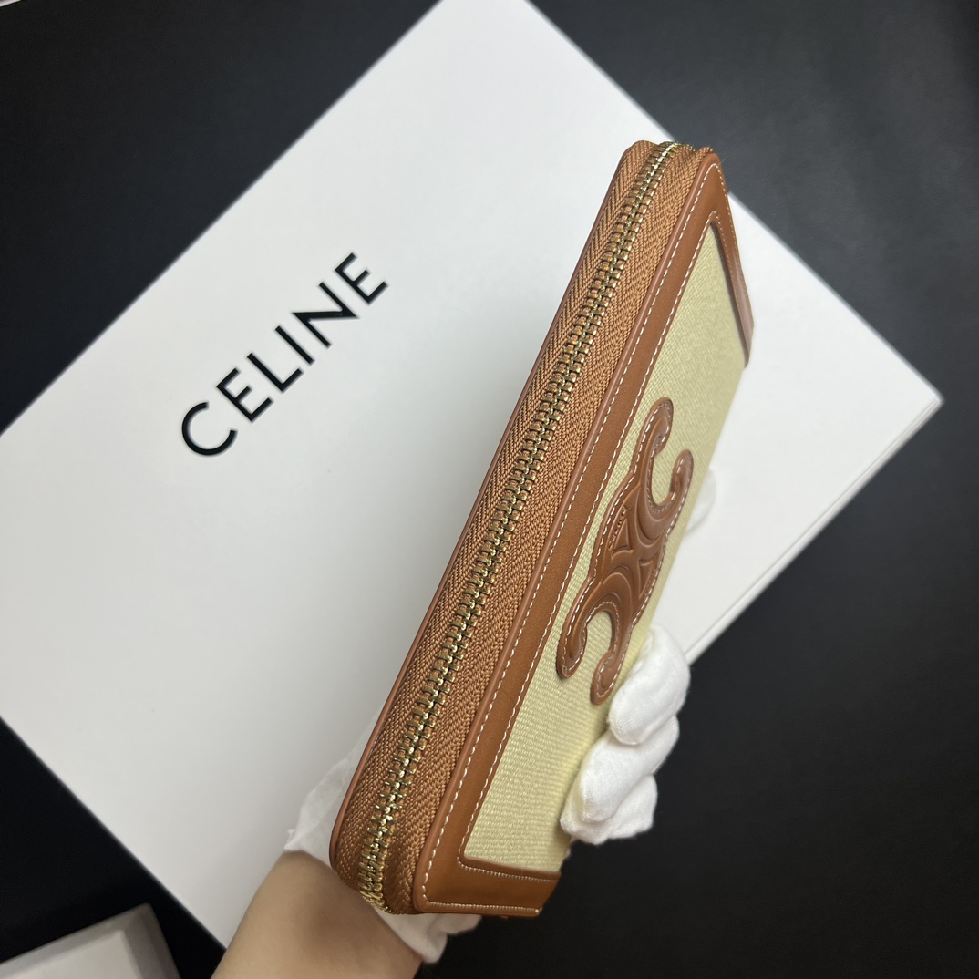 
💎 升级原版 🇫🇷 𝗖𝗘𝗟𝗜𝗡𝗘  
CELINE 二层牛皮 非超迁  原单工厂出品 💎 
TRIOM