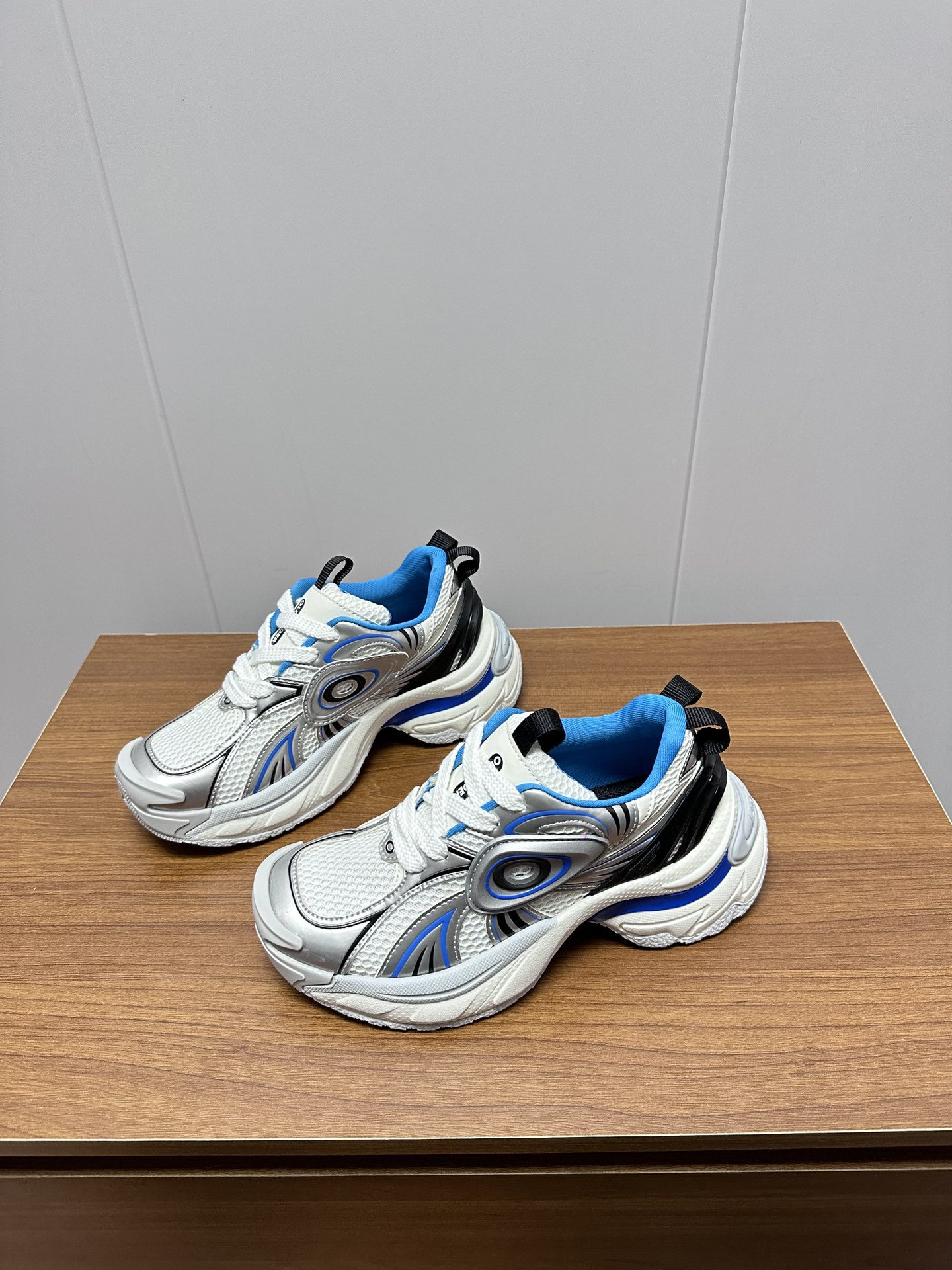 P800 Turbo Runner Shoes: Dynamic Design with TPU-Leather Web Fabric Mix