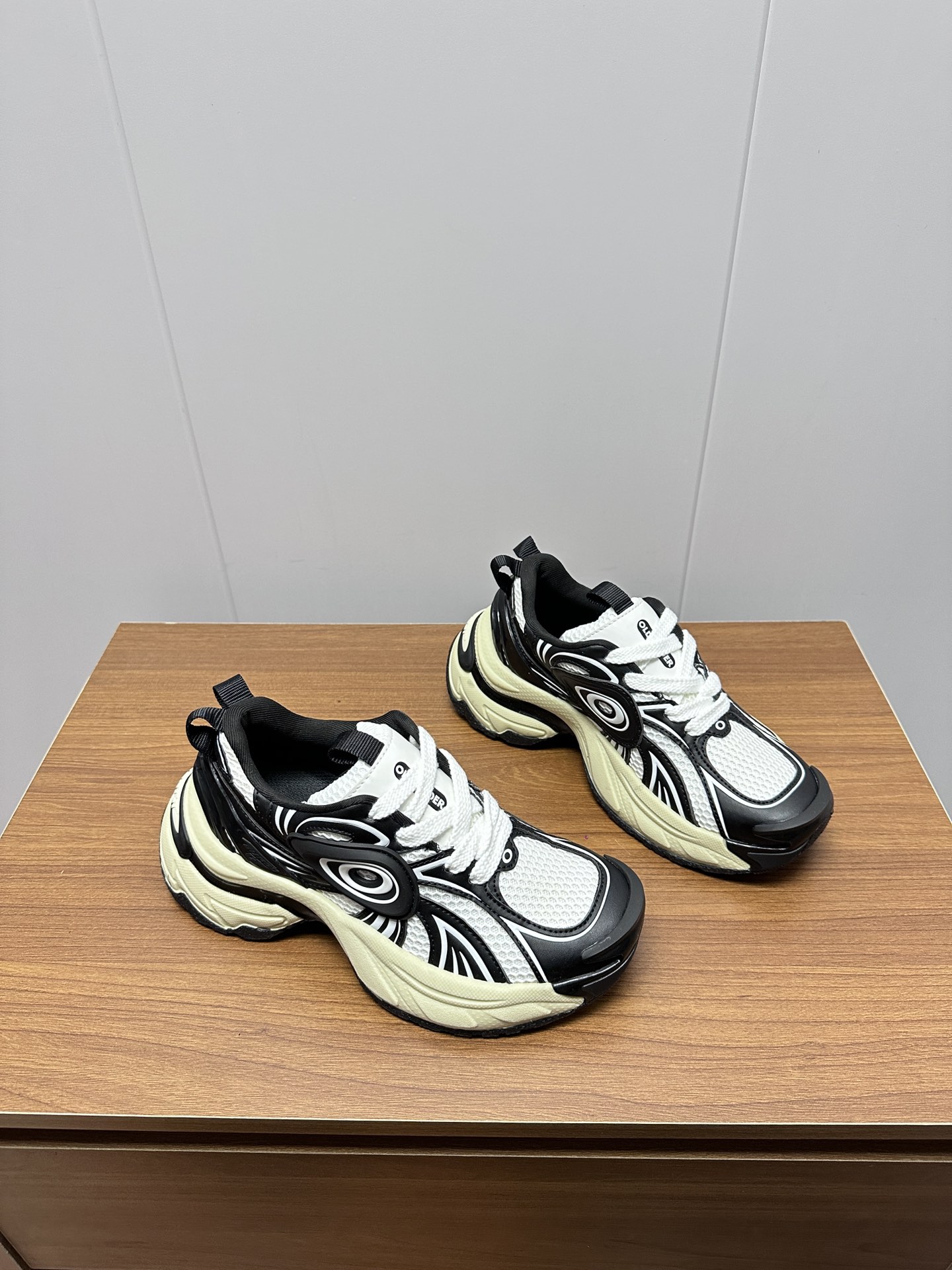 “Old Order Turbo GT Sneakers: P800 Factory Design with TPU-Leather Mix” - 图片 2
