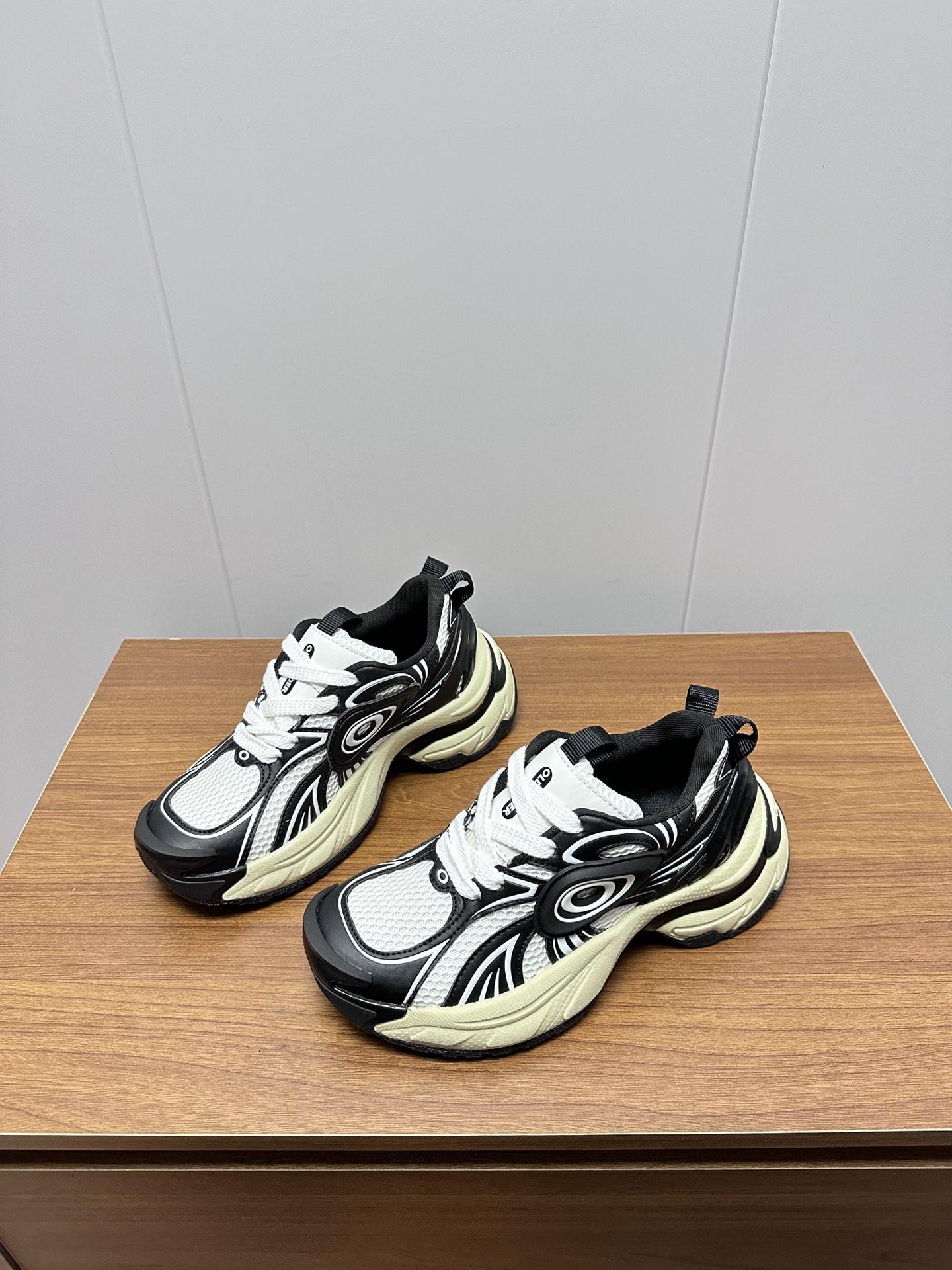 “Old Order Turbo GT Sneakers: P800 Factory Design with TPU-Leather Mix”