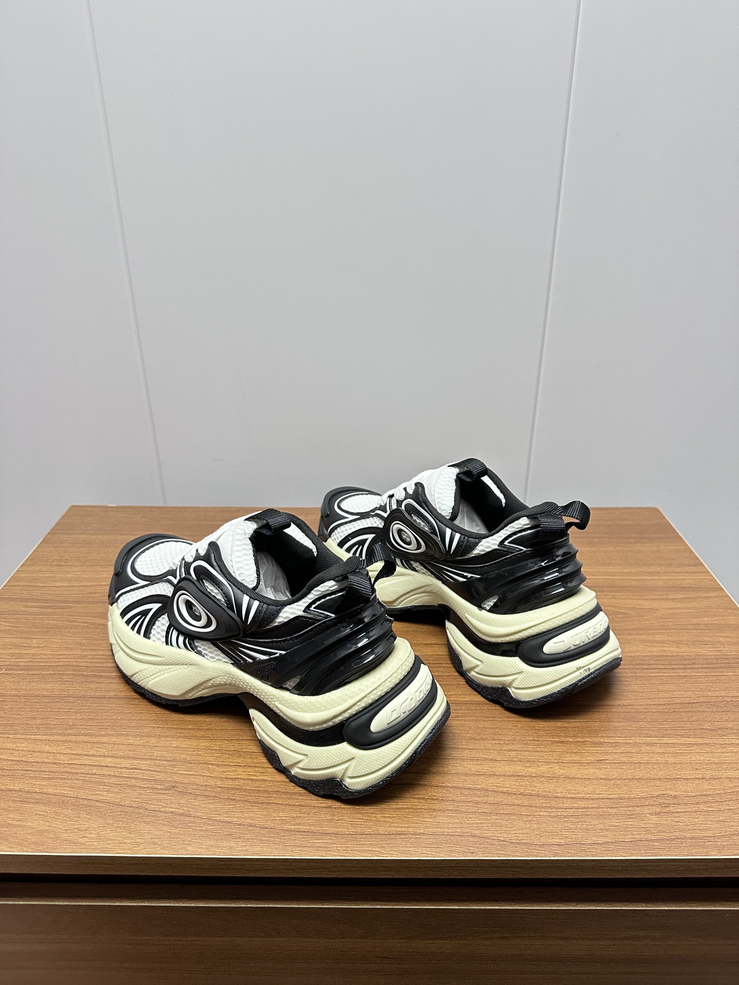 “Old Order Turbo GT Sneakers: P800 Factory Design with TPU-Leather Mix” - 图片 5