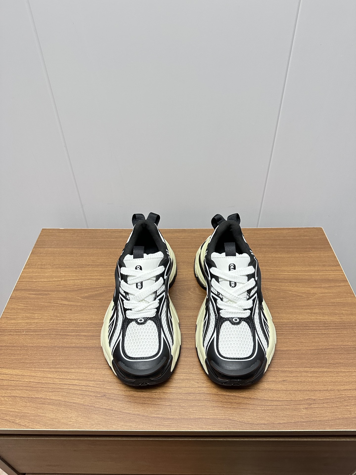 “Old Order Turbo GT Sneakers: P800 Factory Design with TPU-Leather Mix” - 图片 4