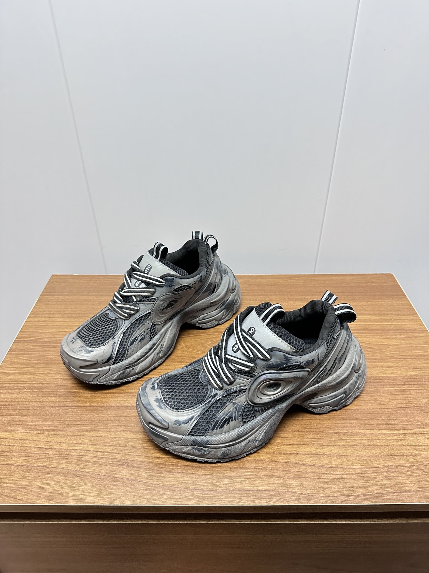 P800 Turbo Runner Shoes with O-Turbo Design and TPU-Leather Mix