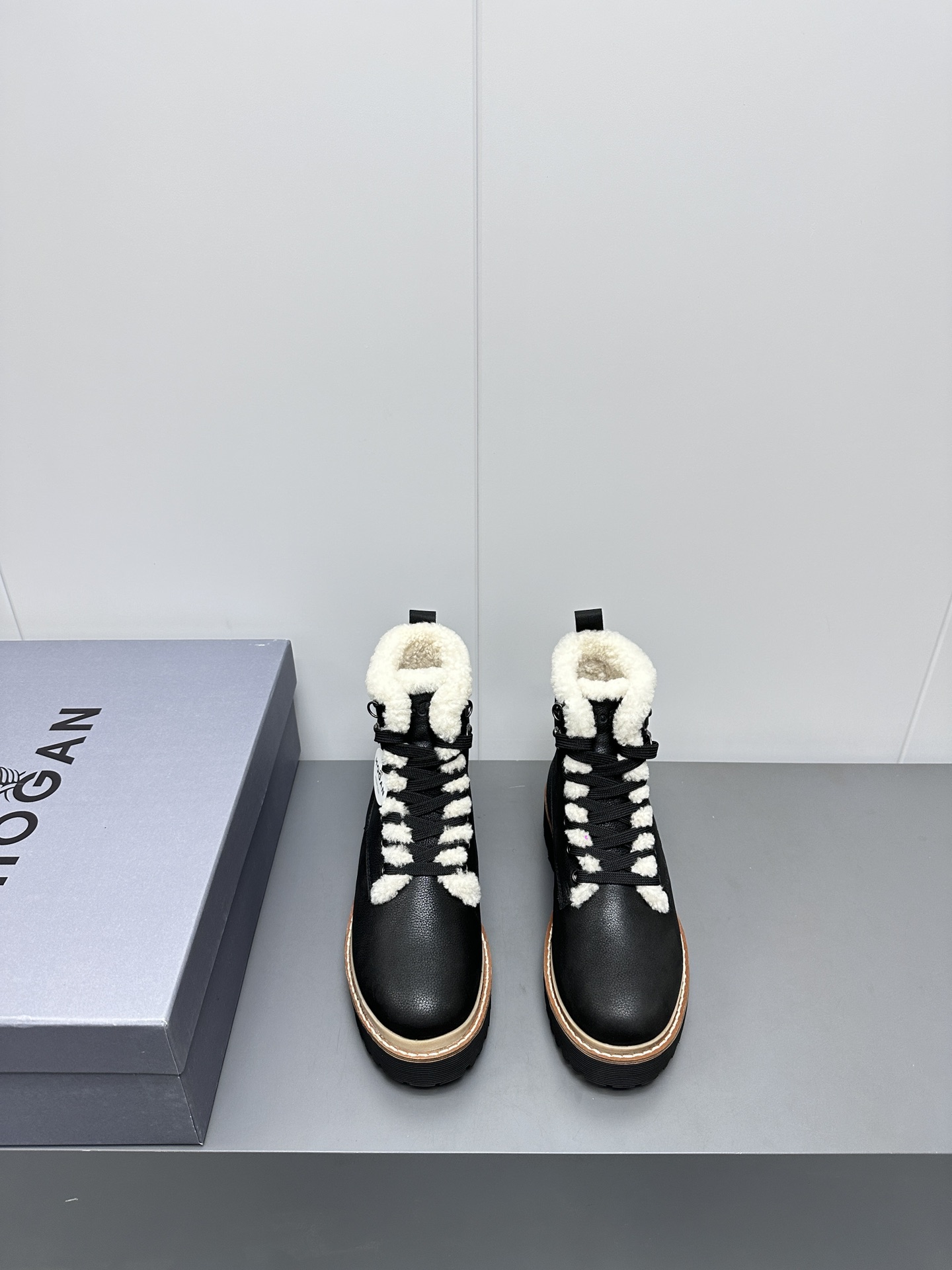 2023 Hogan Combat Winter Boots Collection: Thick Soles, Wool Details, Warm and Stylish - 图片 4