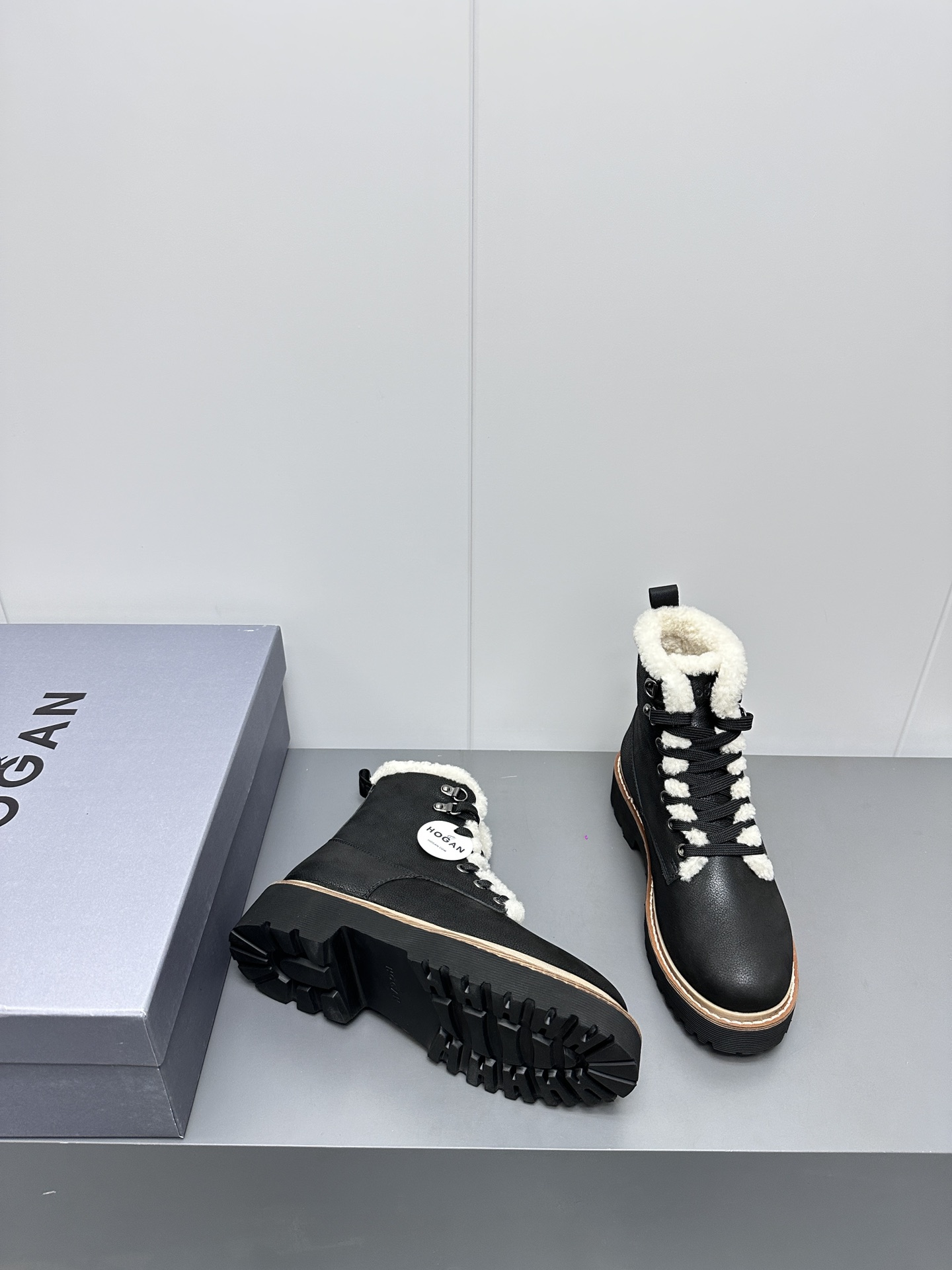 2023 Hogan Combat Winter Boots Collection: Thick Soles, Wool Details, Warm and Stylish - 图片 3
