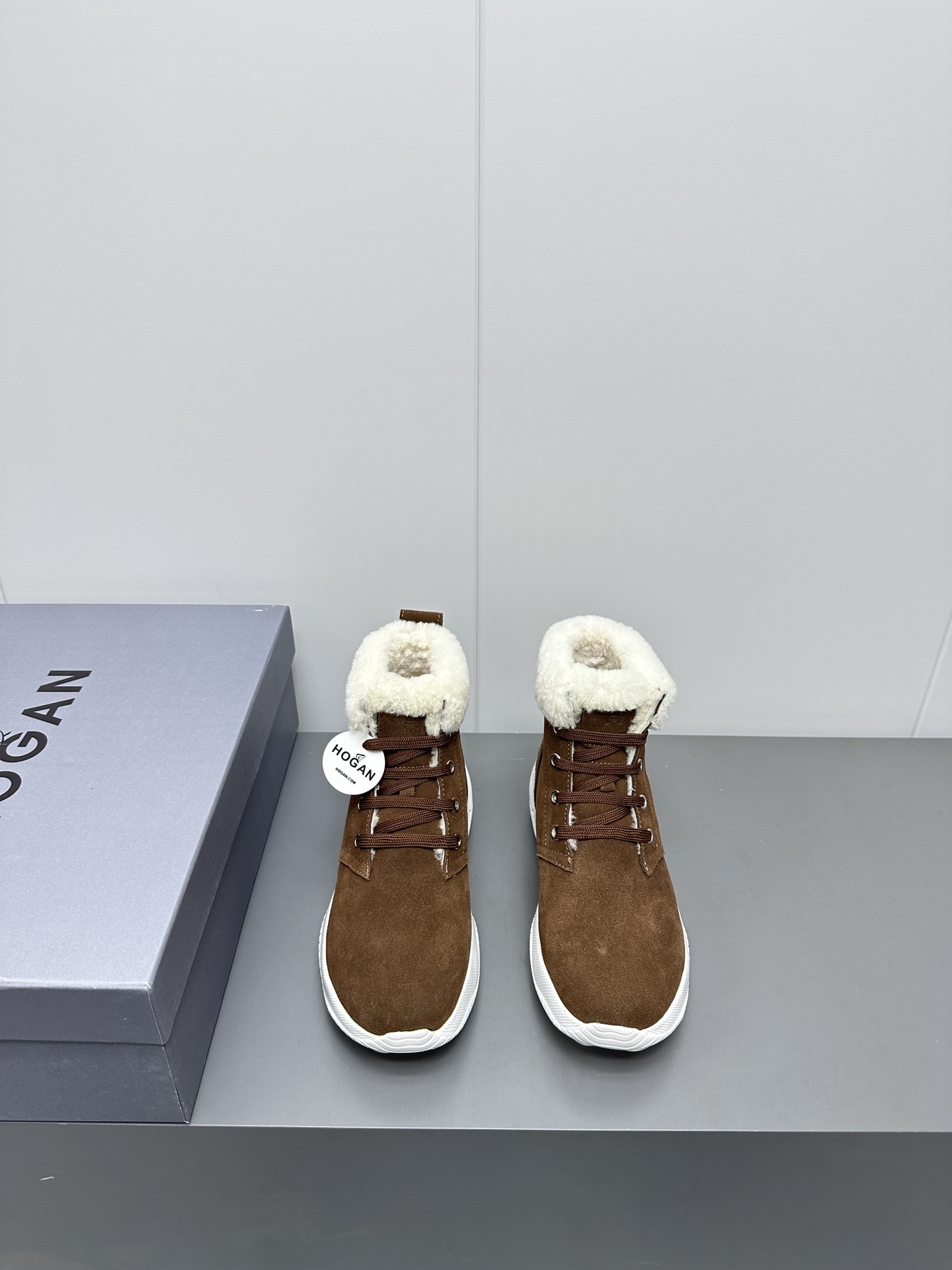2023 Hogan Combat Winter Boots: Features, Materials, and Sizes - 图片 4