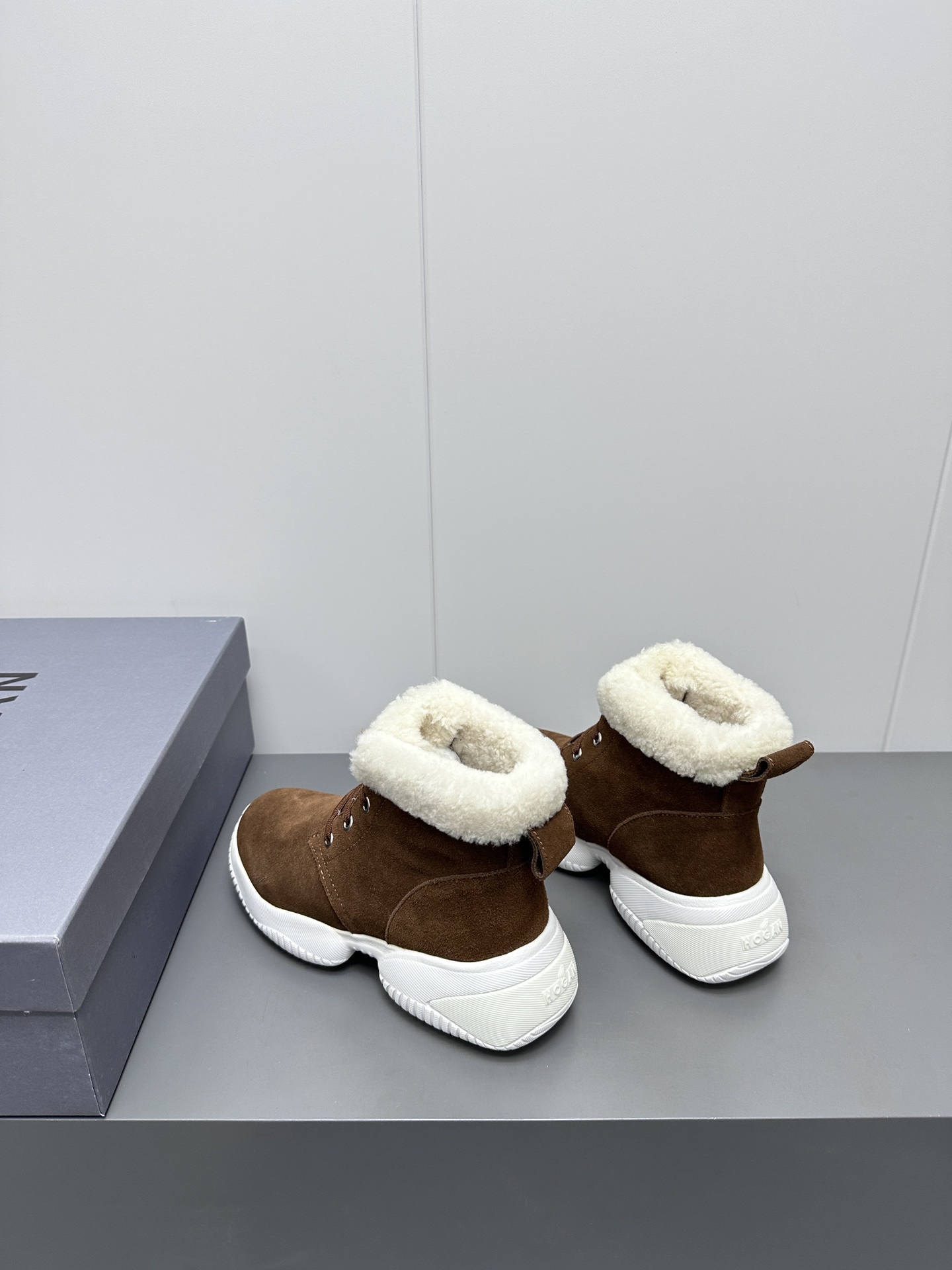 2023 Hogan Combat Winter Boots: Features, Materials, and Sizes - 图片 5