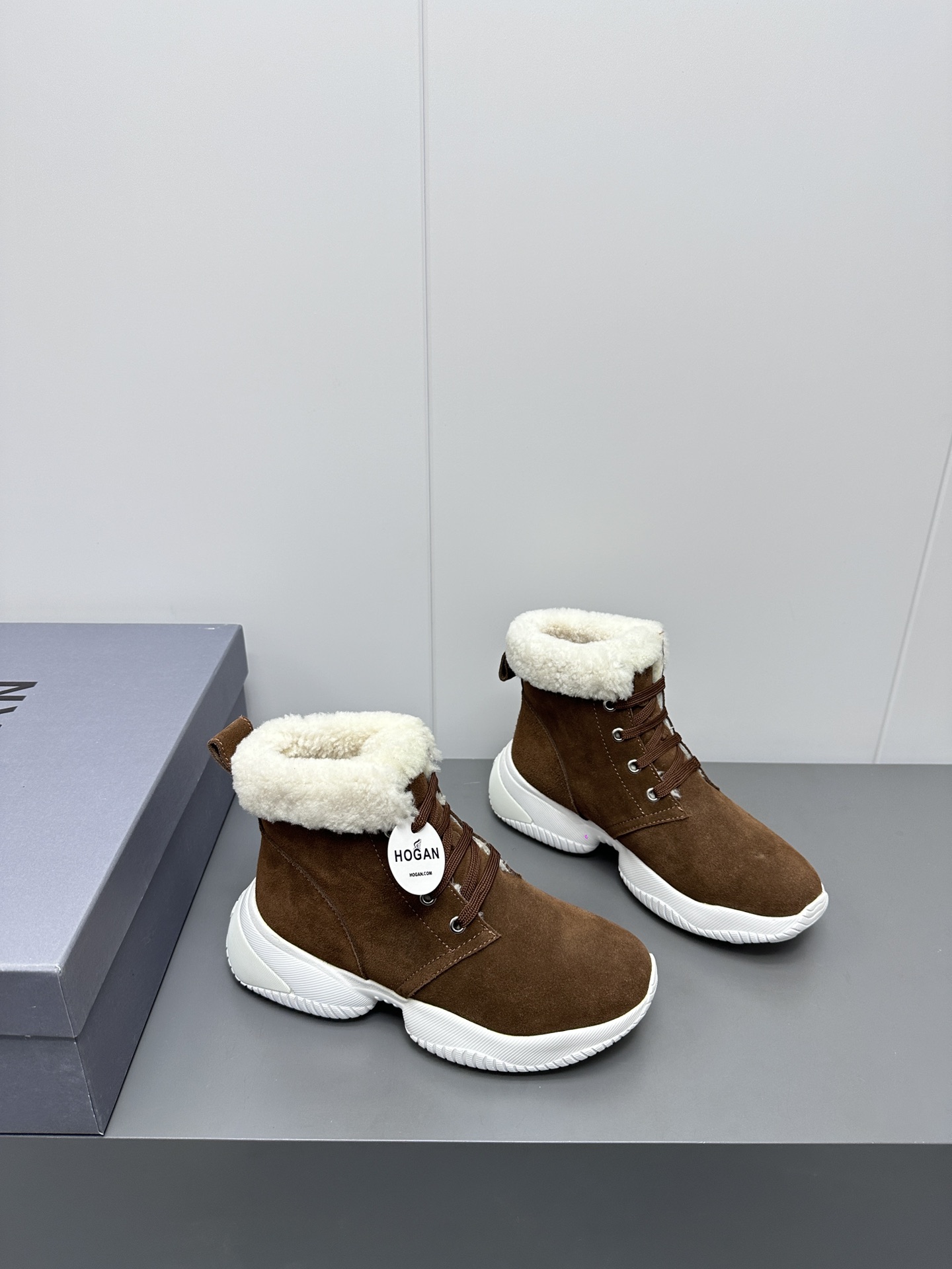 2023 Hogan Combat Winter Boots: Features, Materials, and Sizes - 图片 2