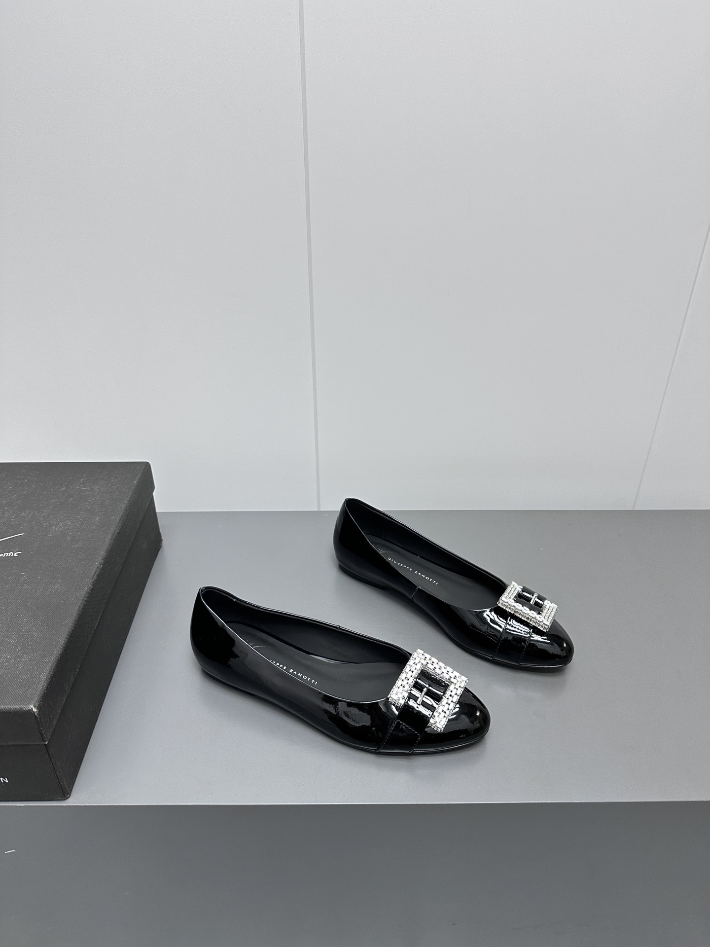 Italian Imported Slipper Shoes with 10cm Heel and PVC-Long Insulator, Top Quality. - 图片 2