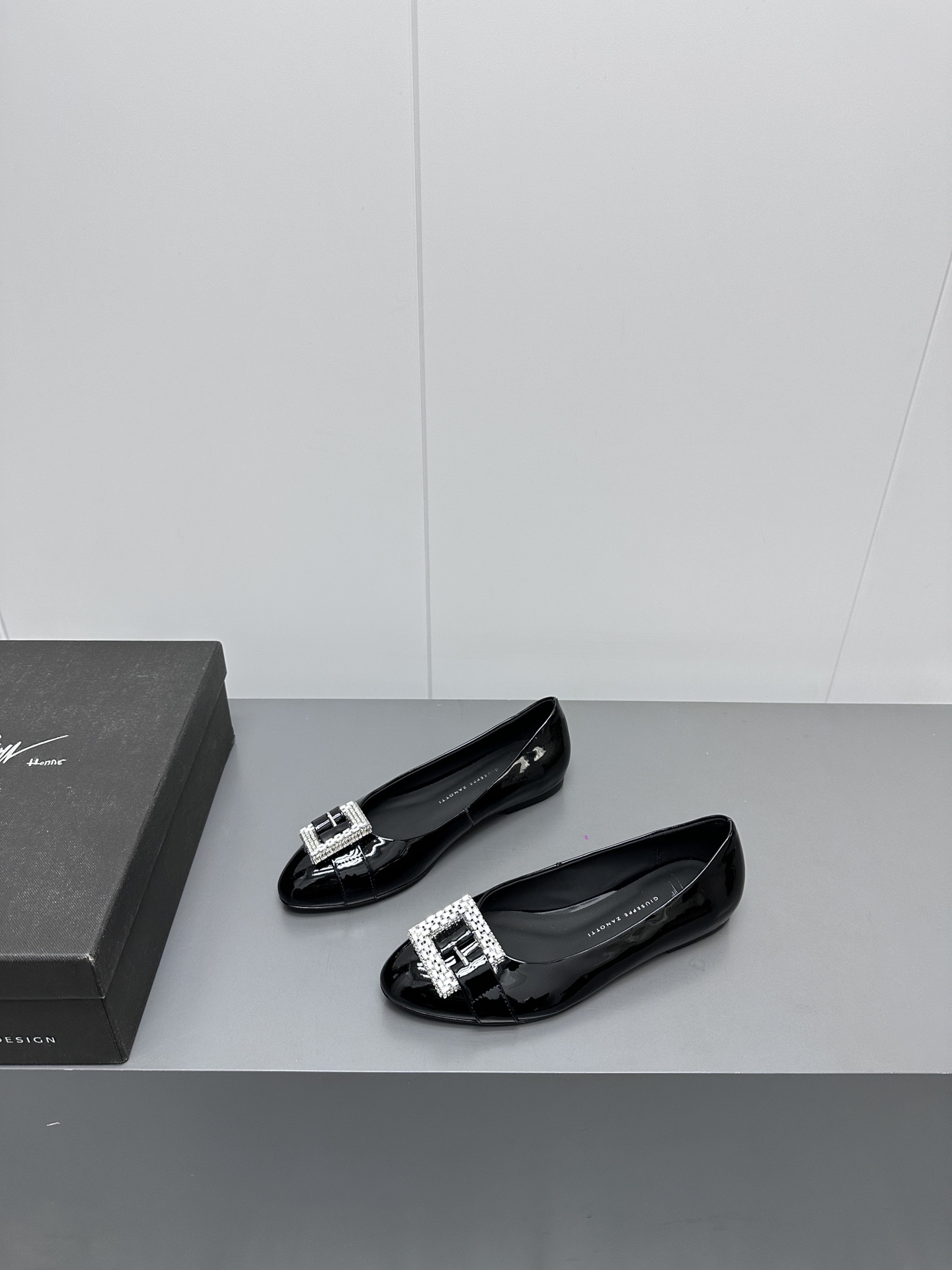 Italian Imported Slipper Shoes with 10cm Heel and PVC-Long Insulator, Top Quality.