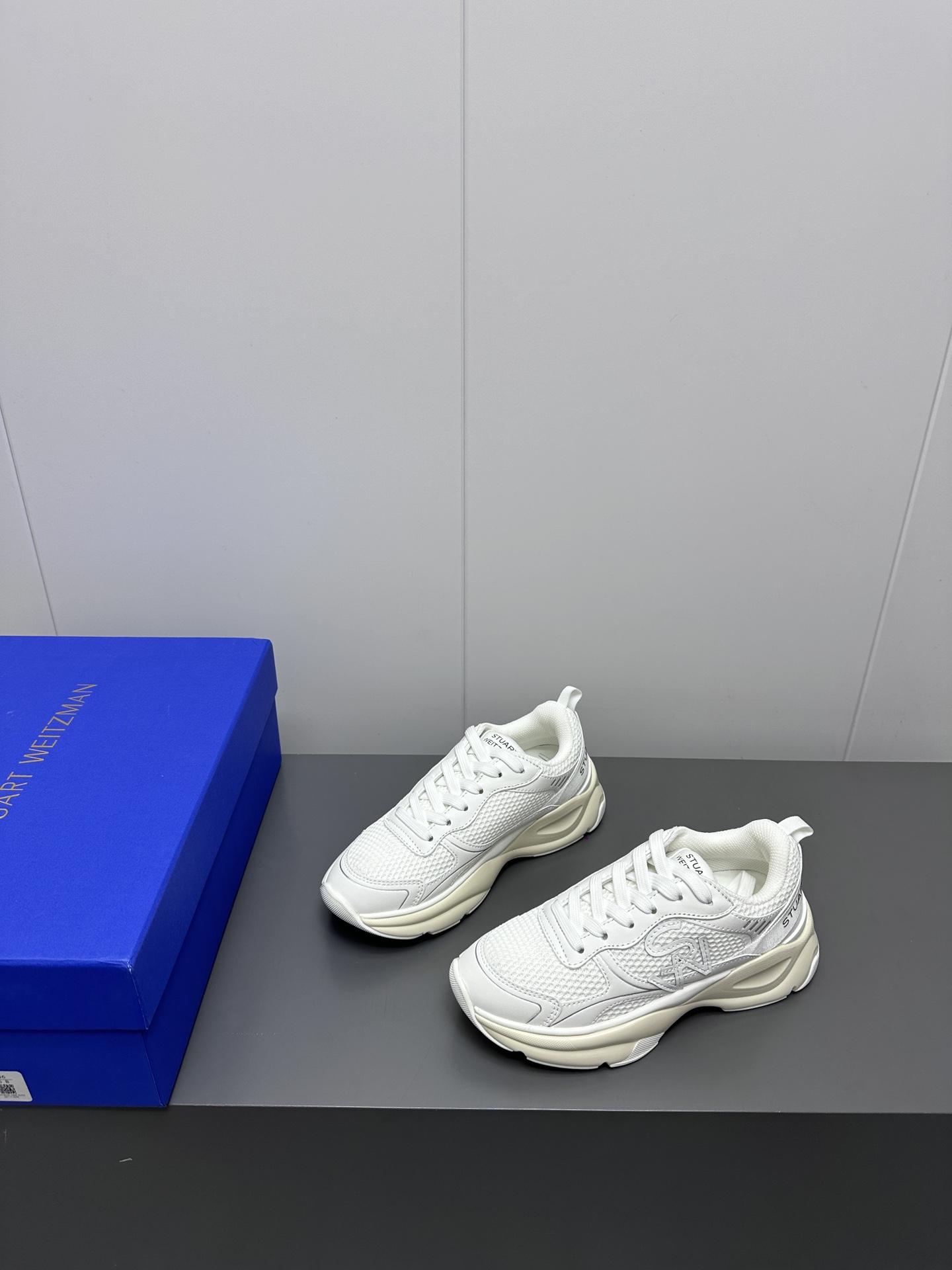 SW New White Luxury Sneakers: Innovative Design with High Quality Comfort