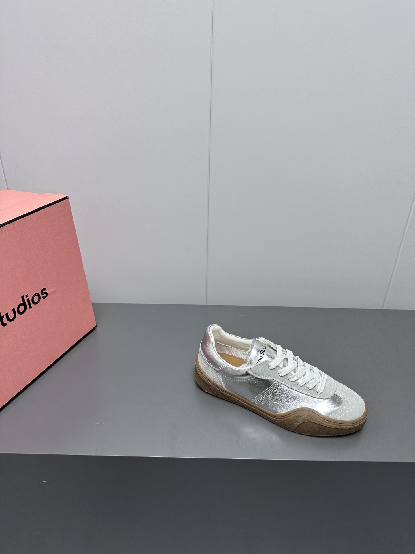 Acne Studios 24s: Stylish 700 High Bars Sneakers with Premium Materials - 图片 6