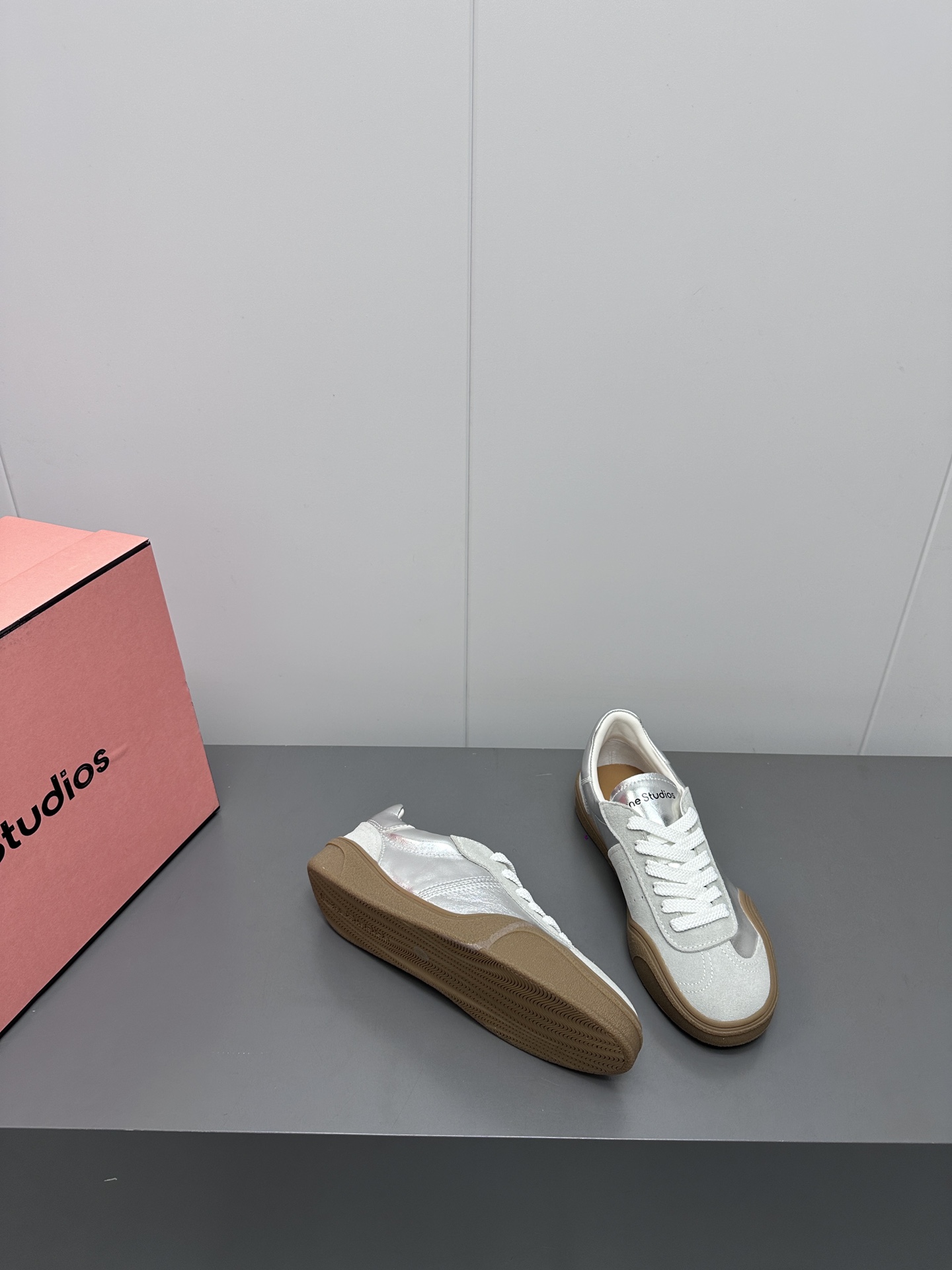 Acne Studios 24s: Stylish 700 High Bars Sneakers with Premium Materials - 图片 3