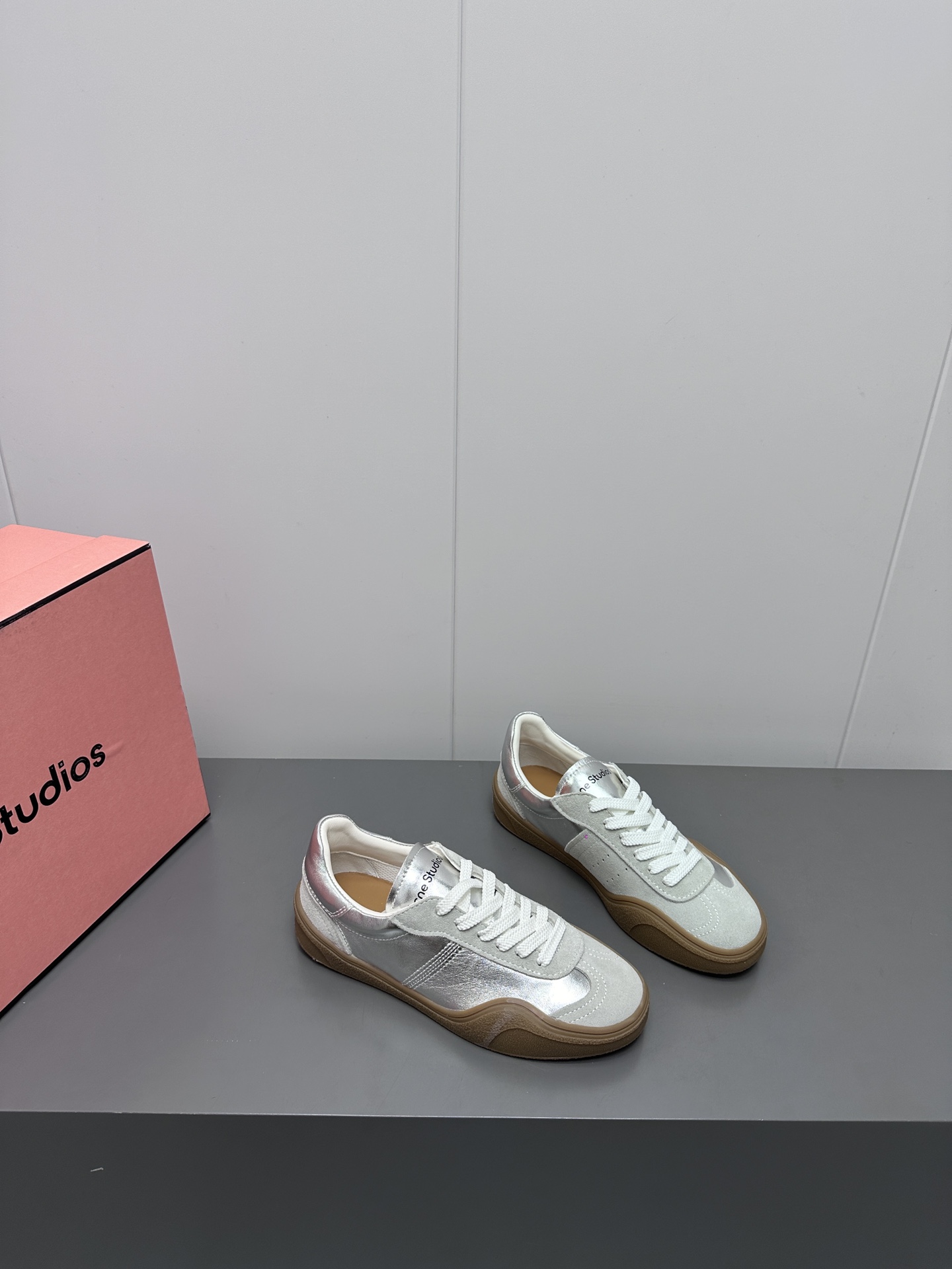 Acne Studios 24s: Stylish 700 High Bars Sneakers with Premium Materials - 图片 2
