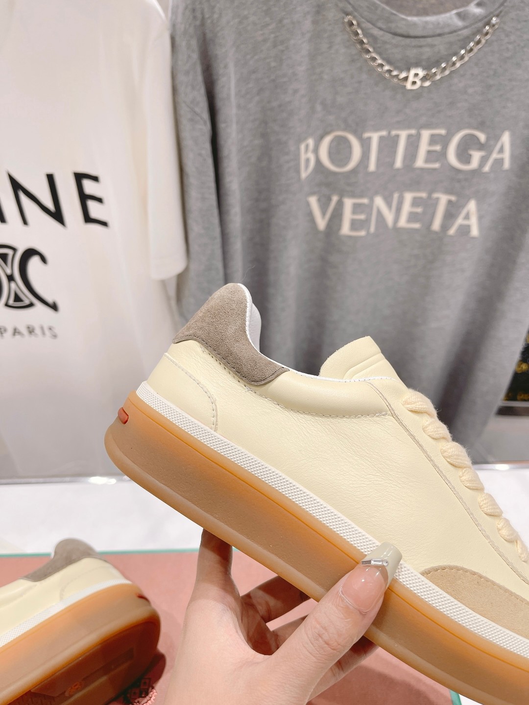 高版本出厂  情侣款
  Lss新品发售Loro Piana(官网同款) 经典系带休闲鞋 
简约时尚，鞋