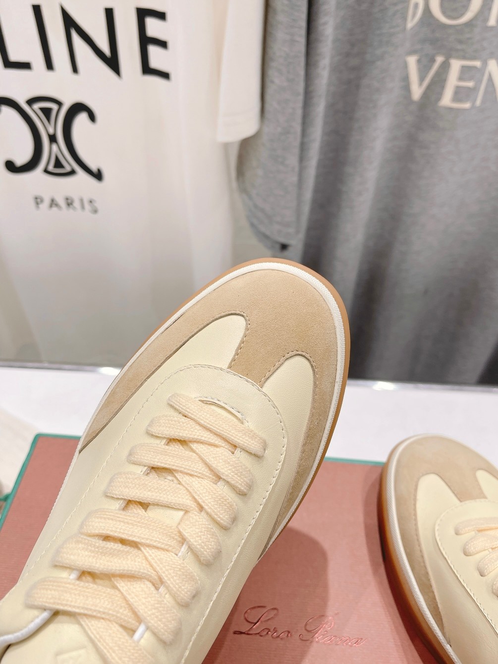 高版本出厂  情侣款
  Lss新品发售Loro Piana(官网同款) 经典系带休闲鞋 
简约时尚，鞋
