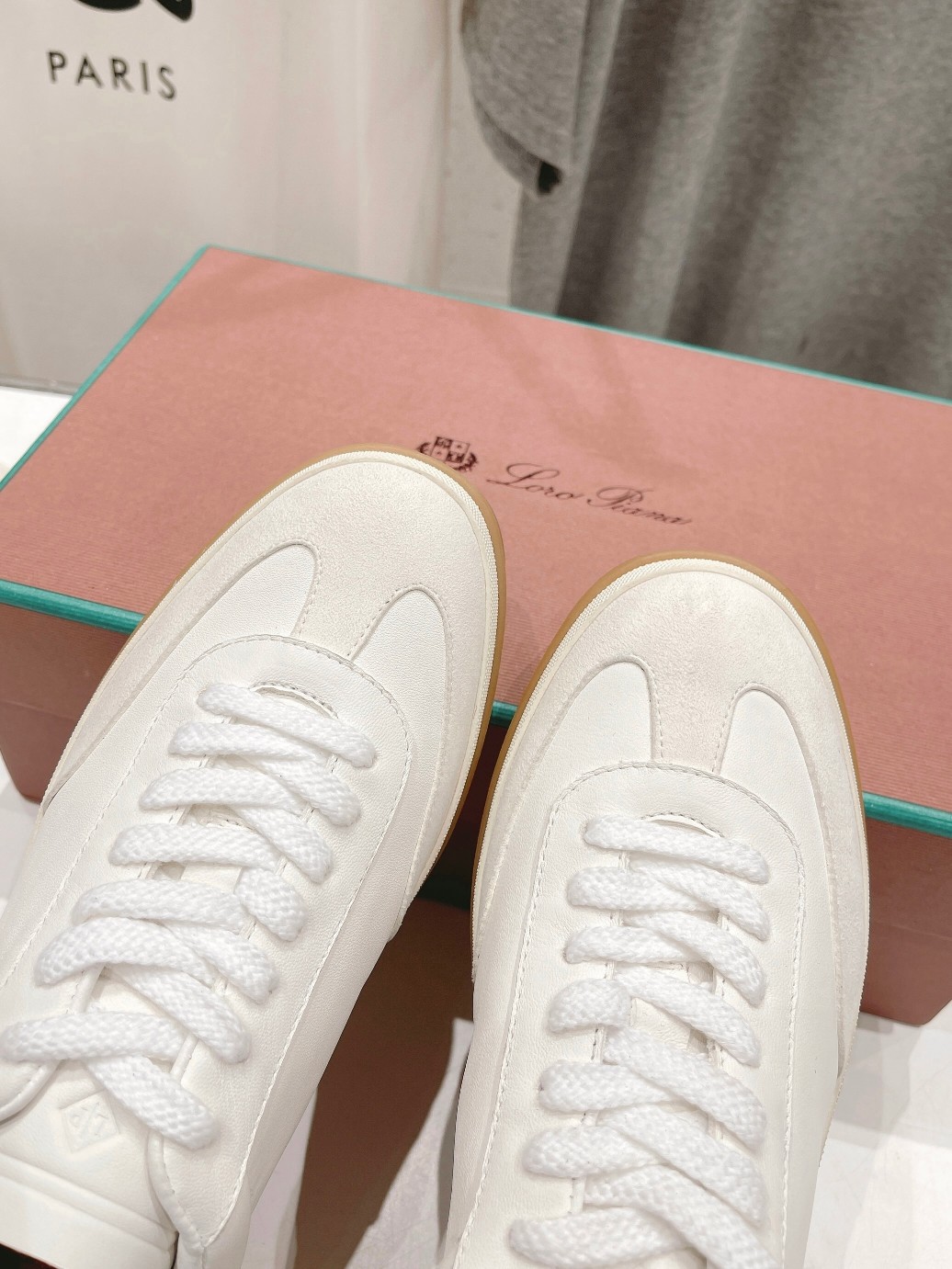 高版本出厂  情侣款
  Lss新品发售Loro Piana(官网同款) 经典系带休闲鞋 
简约时尚，鞋