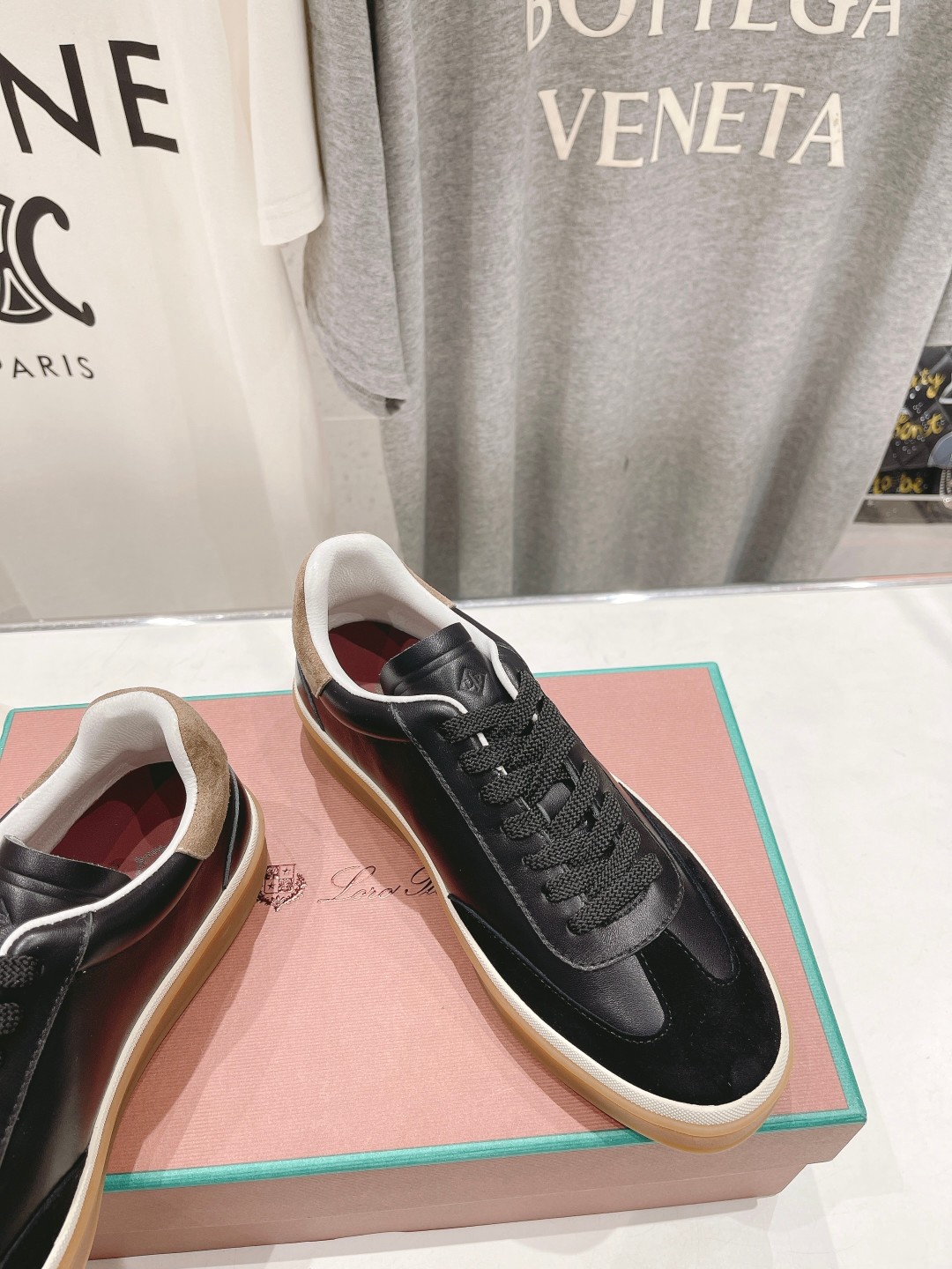 高版本出厂  情侣款
  Lss新品发售Loro Piana(官网同款) 经典系带休闲鞋 
简约时尚，鞋