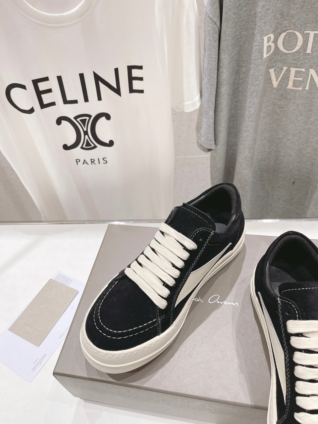 Rick Owens’ High-End Retrospect Sneakers: Luxury Design with Premium Materials - 图片 4