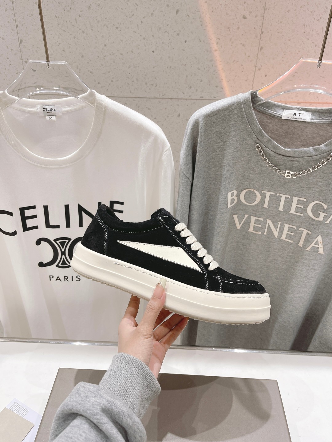 Rick Owens’ High-End Retrospect Sneakers: Luxury Design with Premium Materials - 图片 2