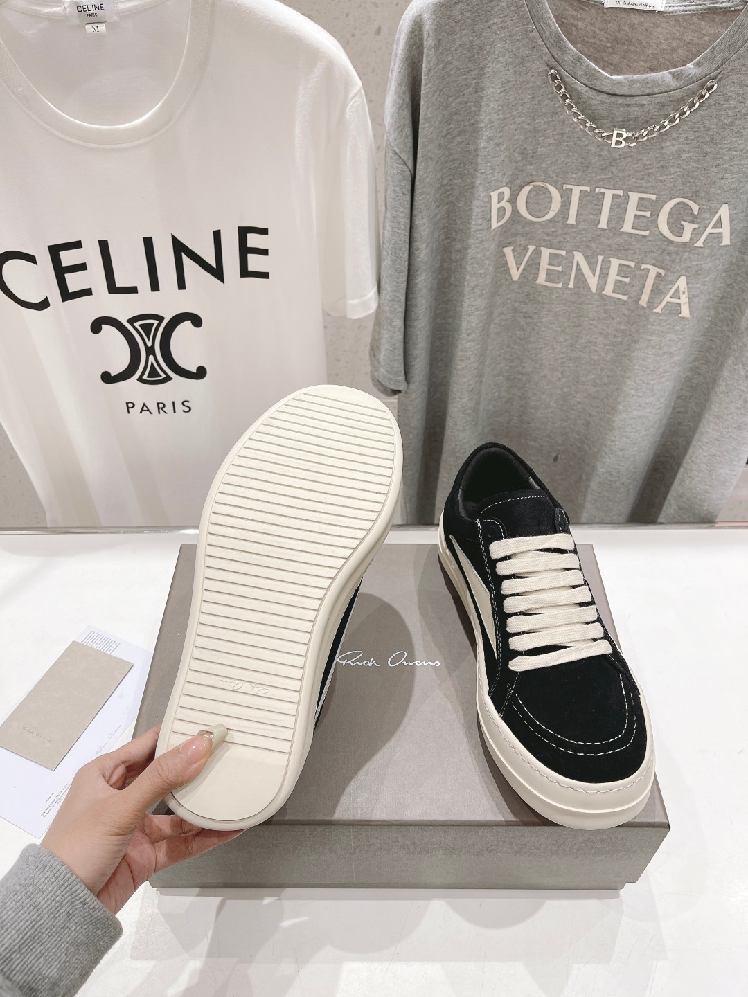 Rick Owens’ High-End Retrospect Sneakers: Luxury Design with Premium Materials - 图片 9