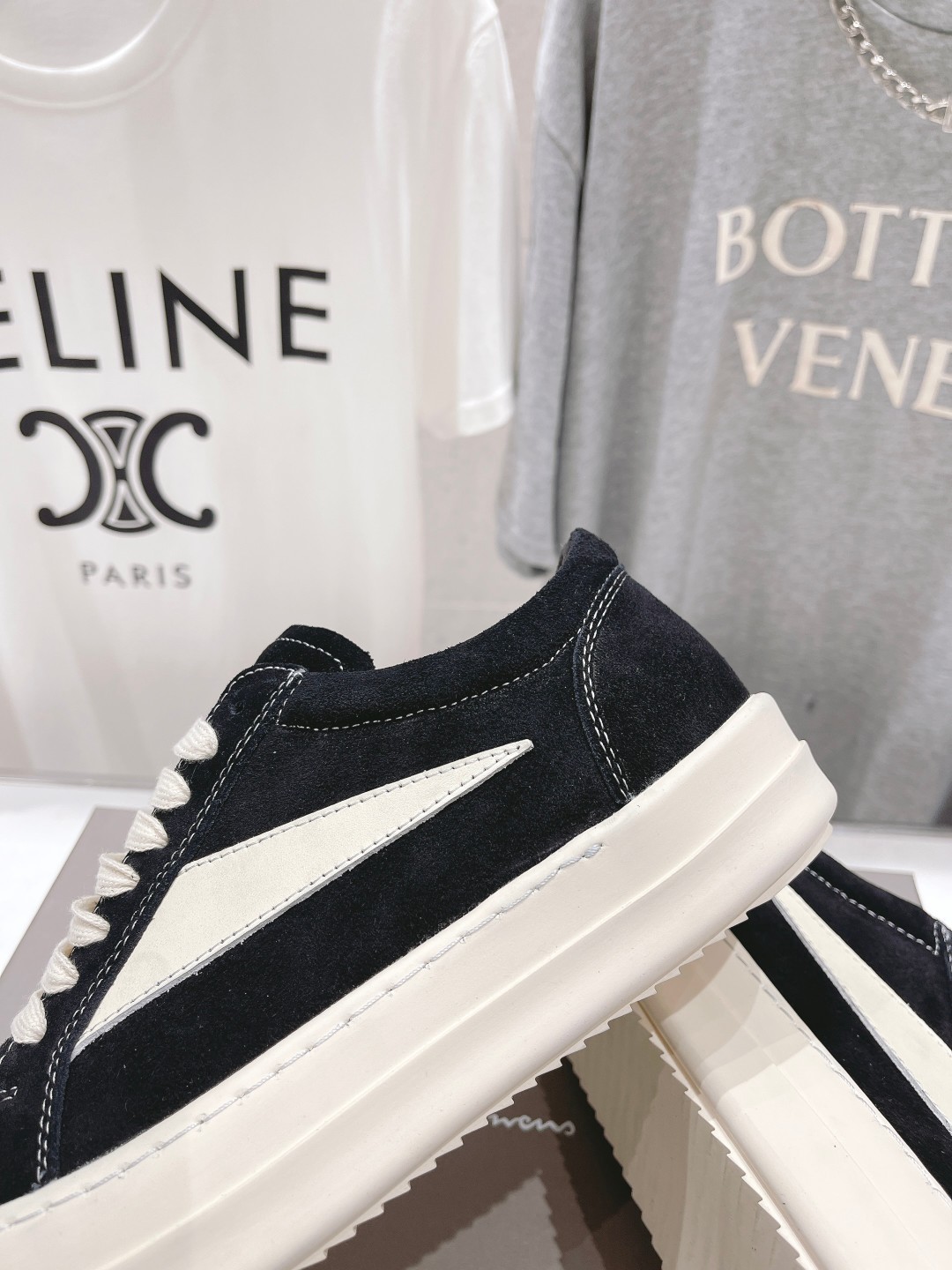 Rick Owens’ High-End Retrospect Sneakers: Luxury Design with Premium Materials - 图片 7