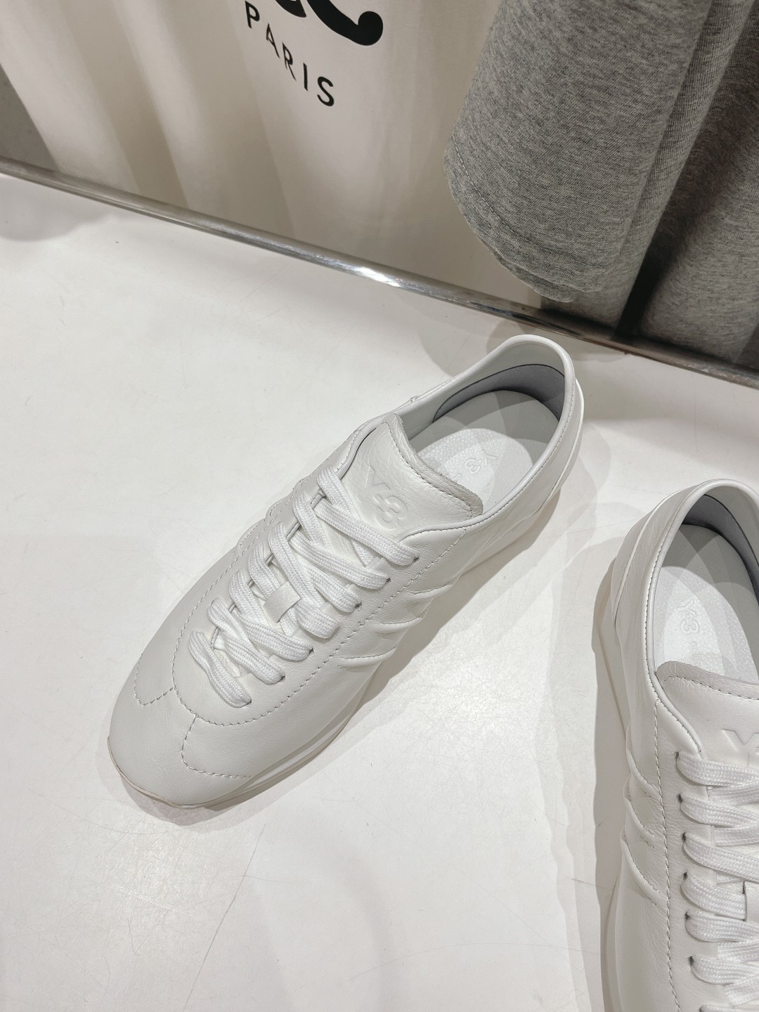Y-3 Yohji Yamamoto Limited Edition Black Shoes with Unique Design Characteristics - 图片 5