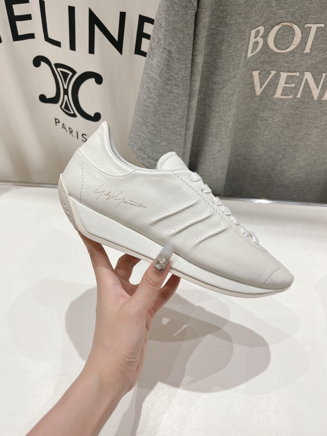 Y-3 Yohji Yamamoto Limited Edition Black Shoes with Unique Design Characteristics - 图片 6
