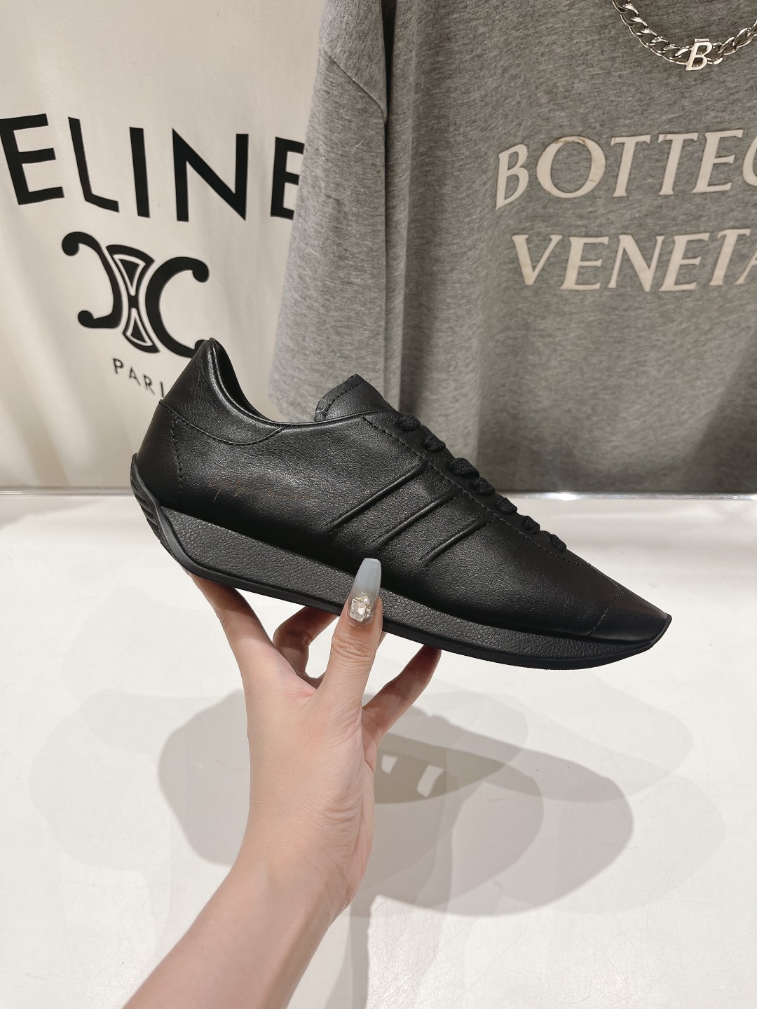 Y-3 YohjiYamamoto 2024 Limited Edition Black Shoes with Unique Design - 图片 5