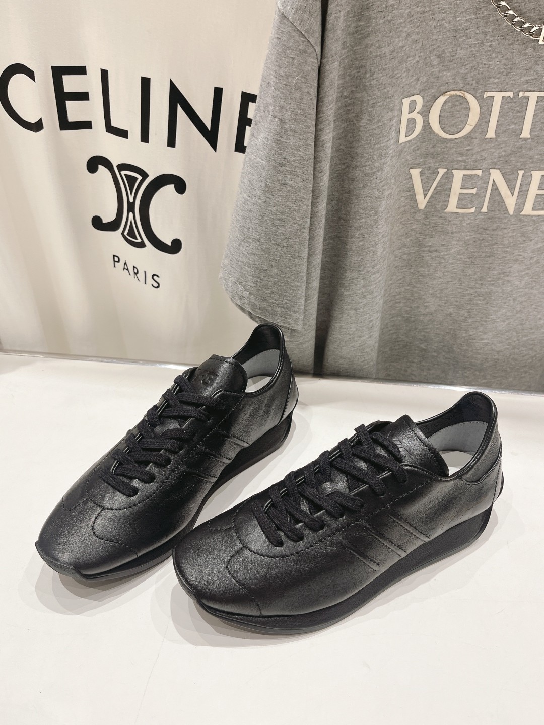 Y-3 YohjiYamamoto 2024 Limited Edition Black Shoes with Unique Design - 图片 2