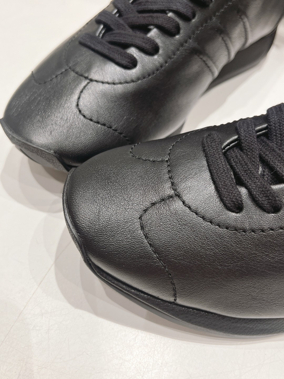 Y-3 YohjiYamamoto 2024 Limited Edition Black Shoes with Unique Design - 图片 8