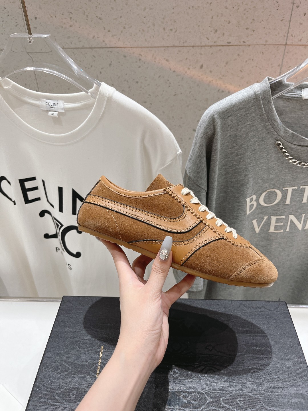 高版本出厂
 Dries Van Noten 情侣款#DVN德训鞋阿甘鞋复古休闲鞋，最近的爆款
很多明星