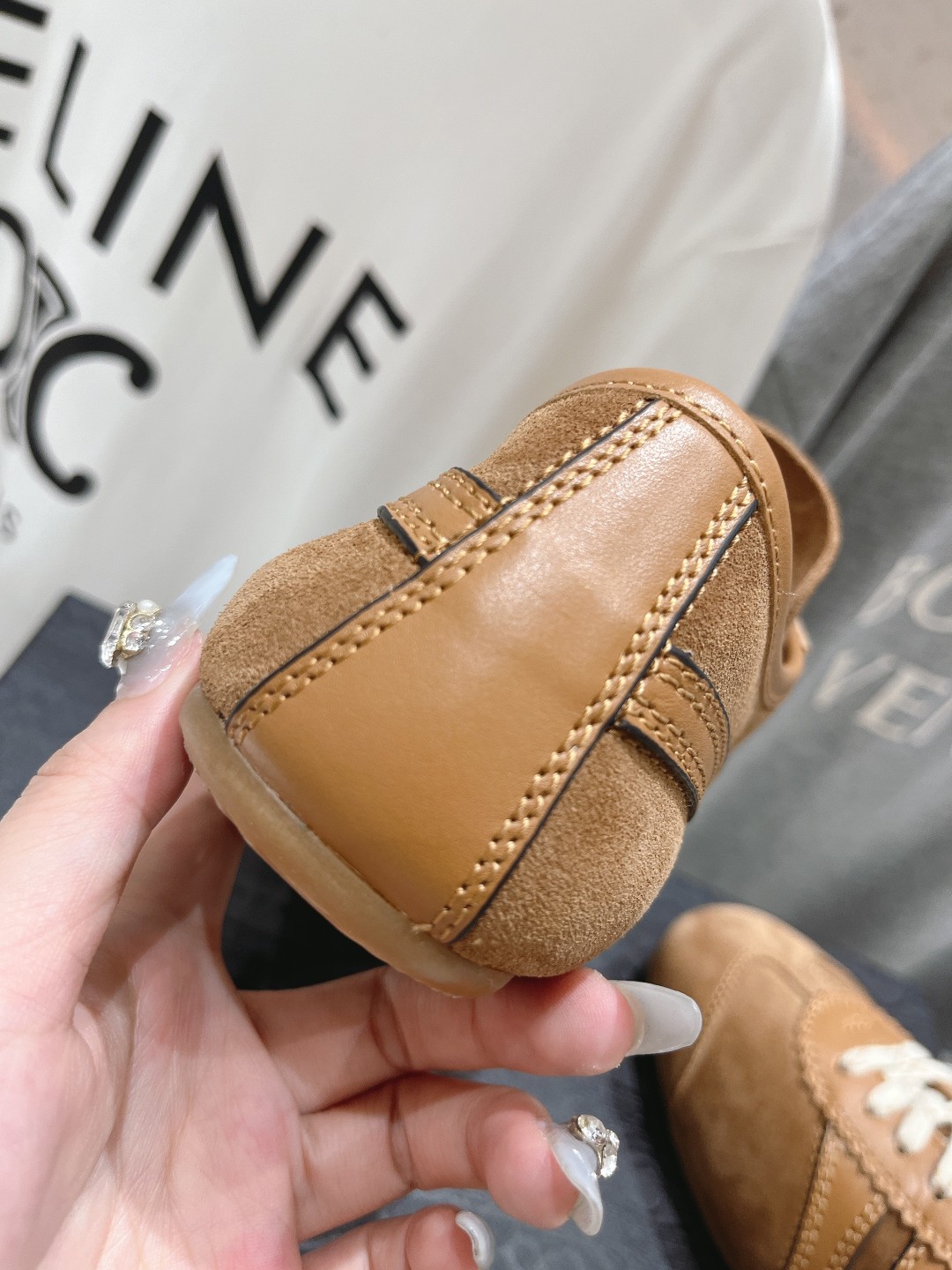 高版本出厂
 Dries Van Noten 情侣款#DVN德训鞋阿甘鞋复古休闲鞋，最近的爆款
很多明星