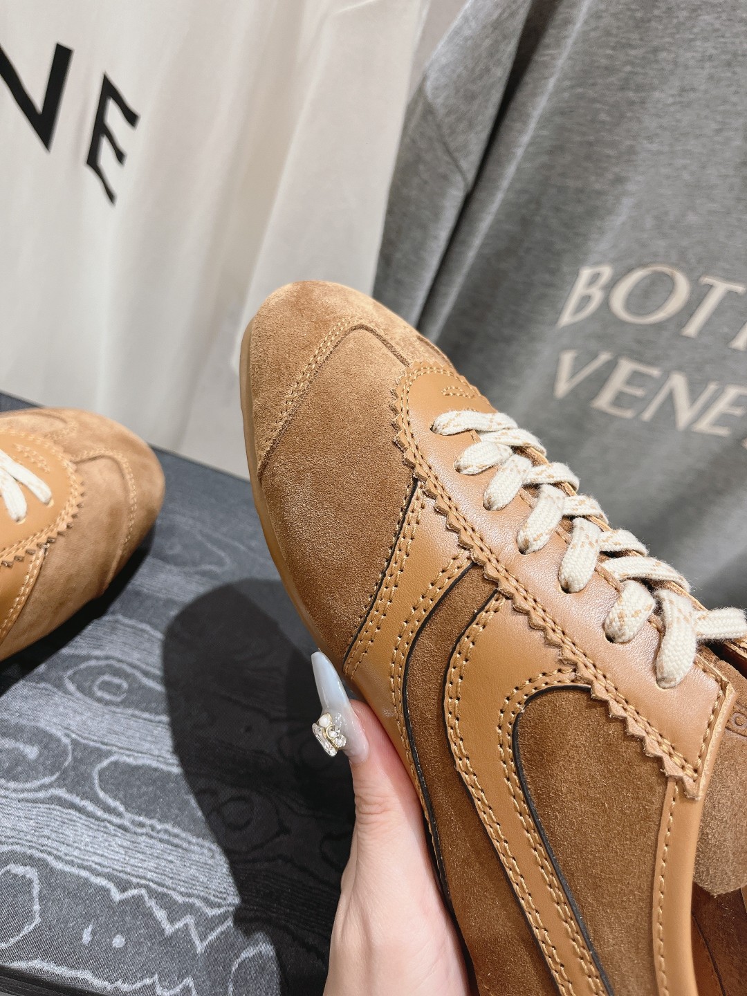 高版本出厂
 Dries Van Noten 情侣款#DVN德训鞋阿甘鞋复古休闲鞋，最近的爆款
很多明星