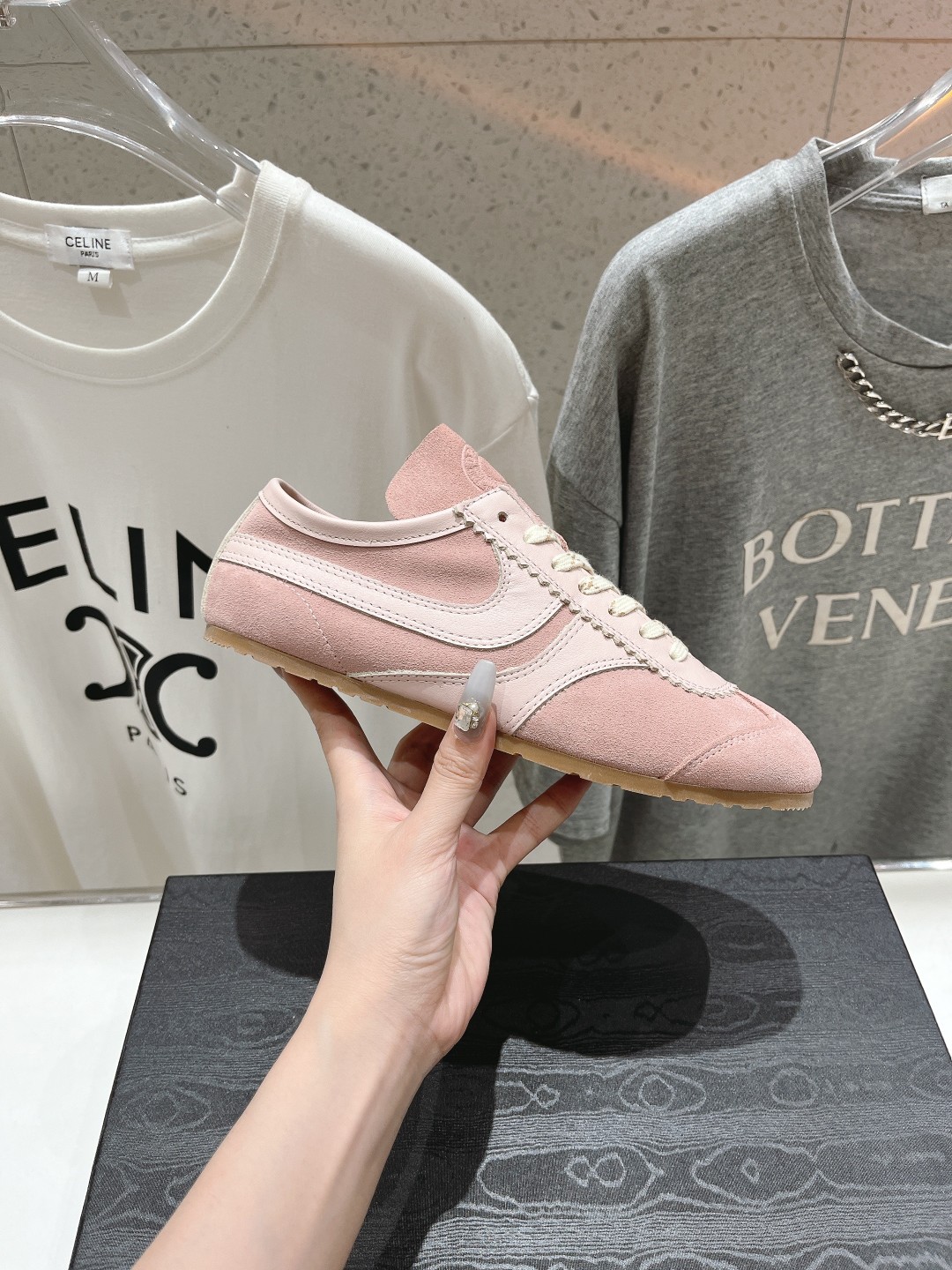 高版本出厂
 Dries Van Noten 情侣款#DVN德训鞋阿甘鞋复古休闲鞋，最近的爆款
很多明星