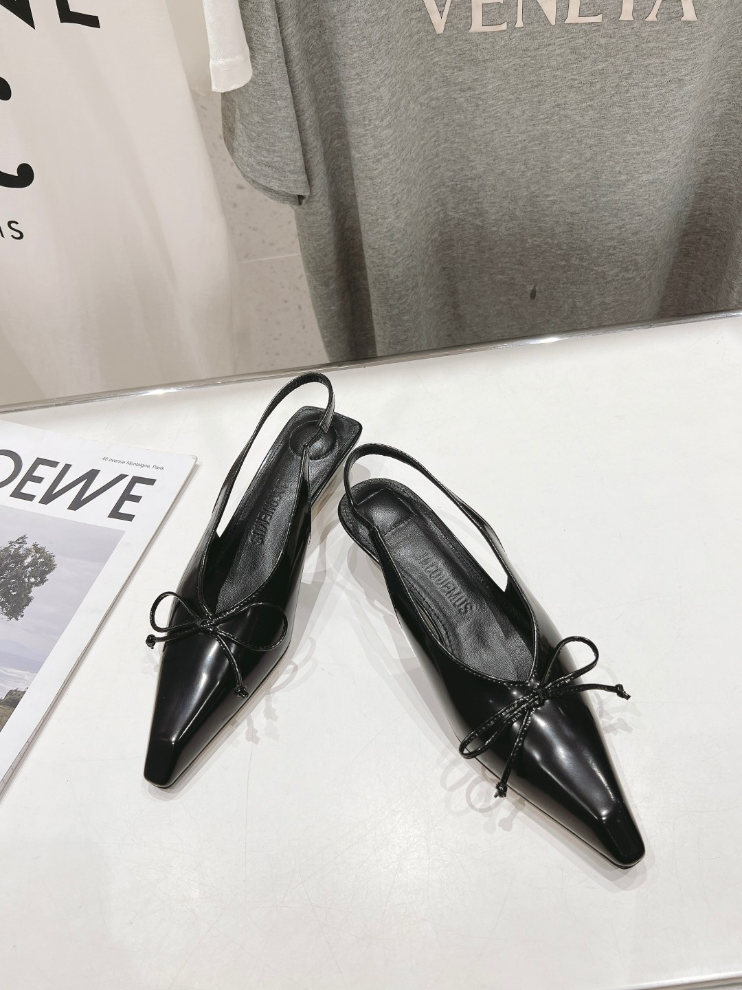 高版本出厂
「JACQUEMUS」24ss春夏 尖头小猫跟凉鞋🤎肯豆同款！
一如既往极简优雅路线·超级好
