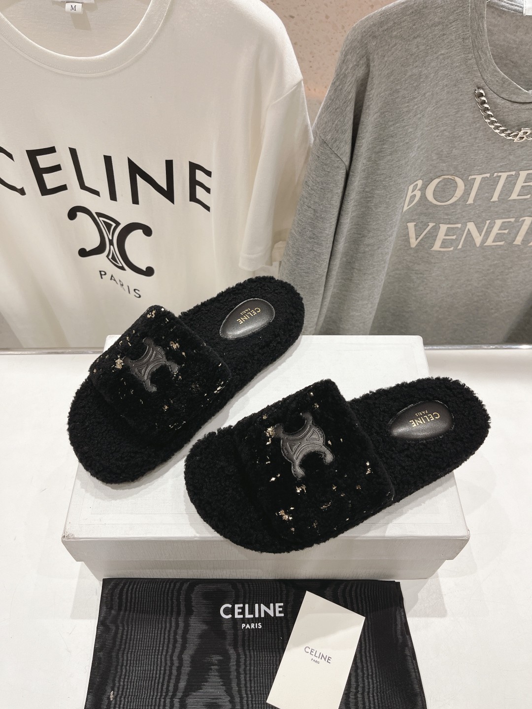 市场高版本 Celine/塞琳 2025ss新款居家保暖羊毛拖鞋🐏🐏这一季的赛琳又让我重新爱了它一次！这