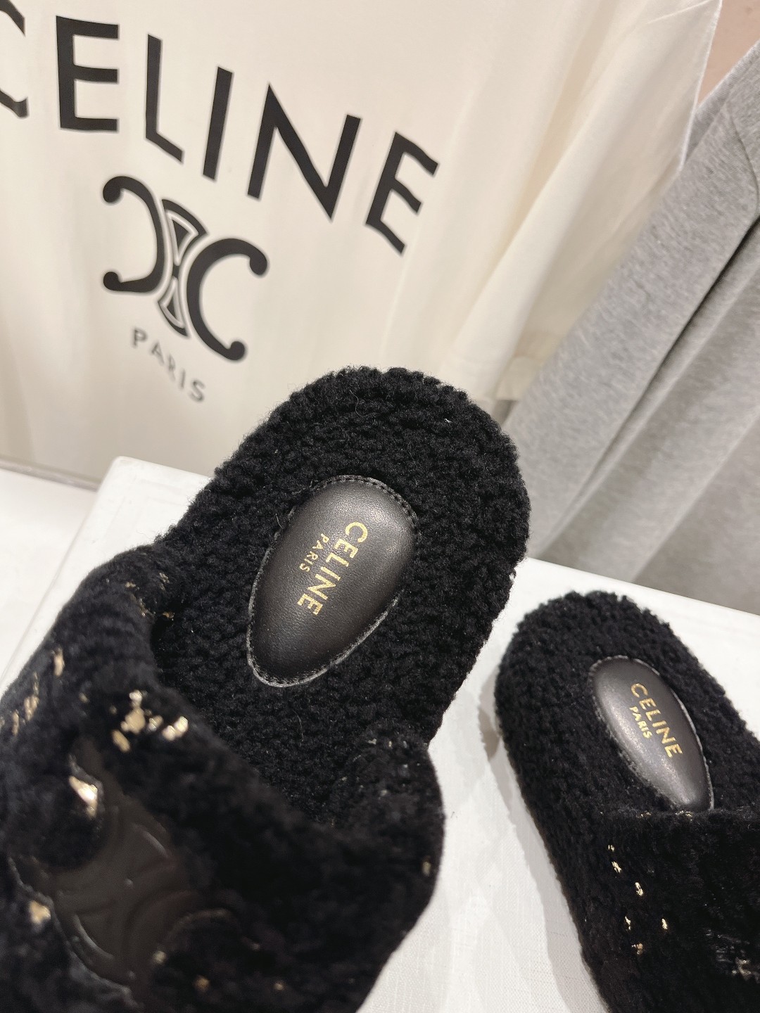 市场高版本 Celine/塞琳 2025ss新款居家保暖羊毛拖鞋🐏🐏这一季的赛琳又让我重新爱了它一次！这