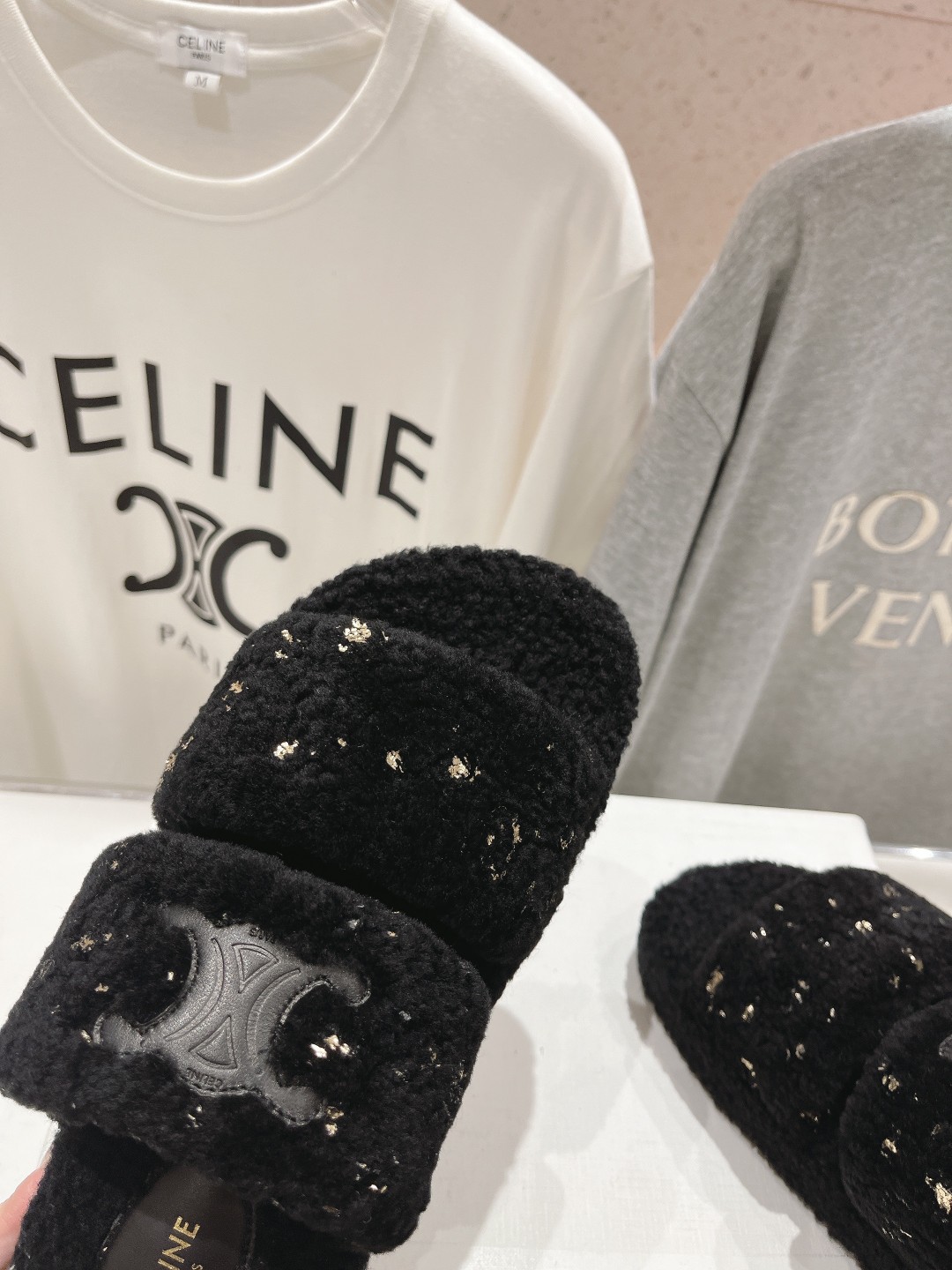 市场高版本 Celine/塞琳 2025ss新款居家保暖羊毛拖鞋🐏🐏这一季的赛琳又让我重新爱了它一次！这